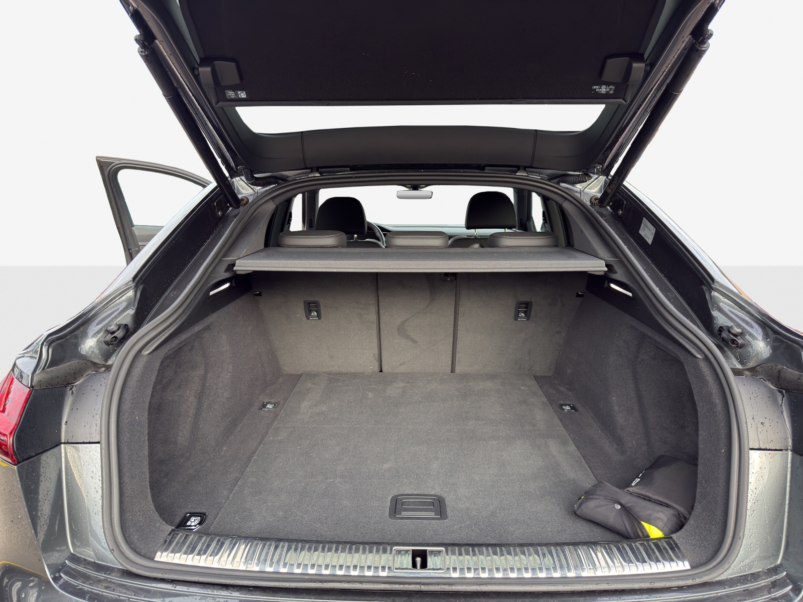 AUDI e-tron 55 Sportback S Line Black Edition quattro-image-12
