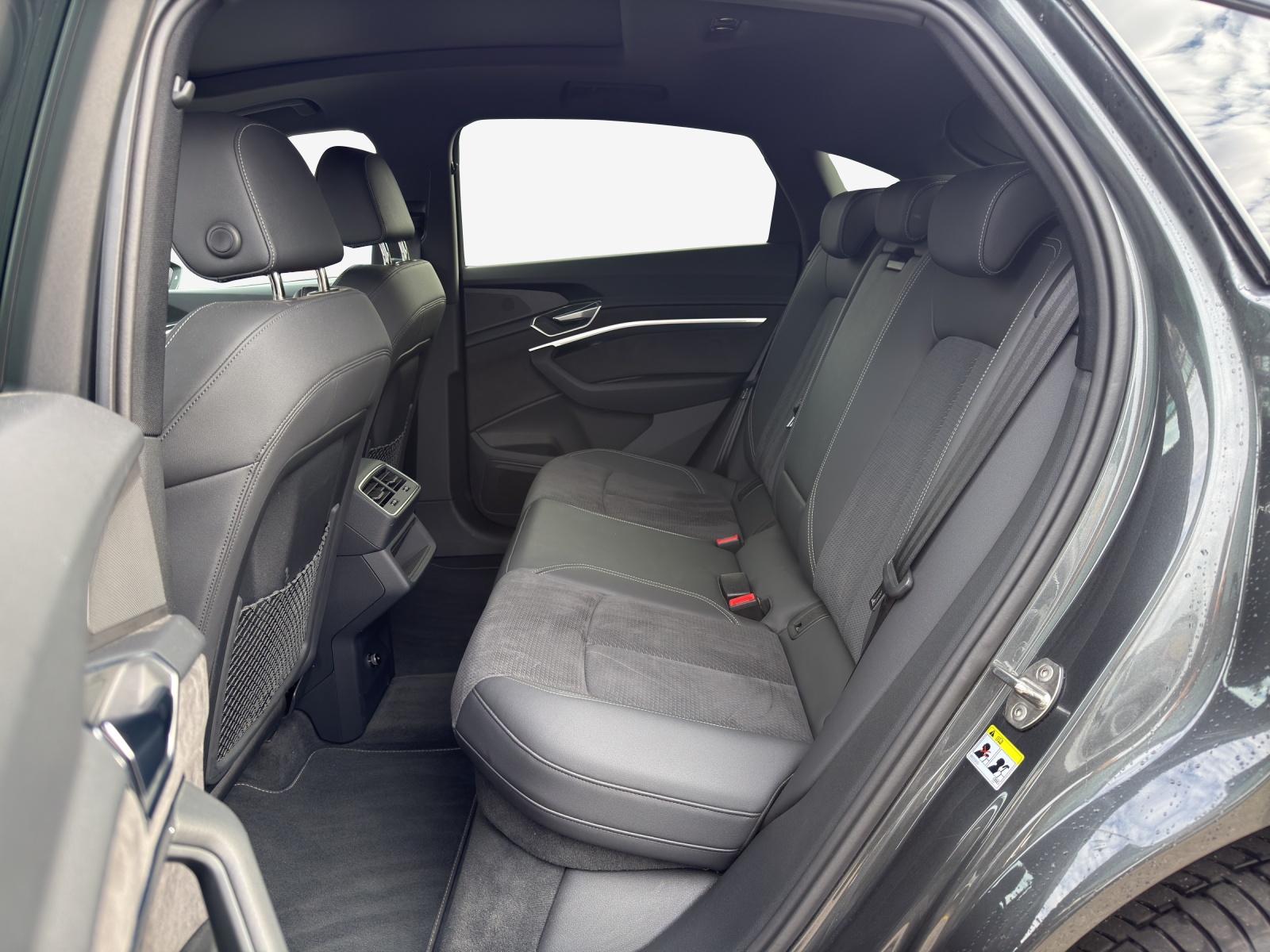 AUDI e-tron 55 Sportback S Line Black Edition quattro-image-11