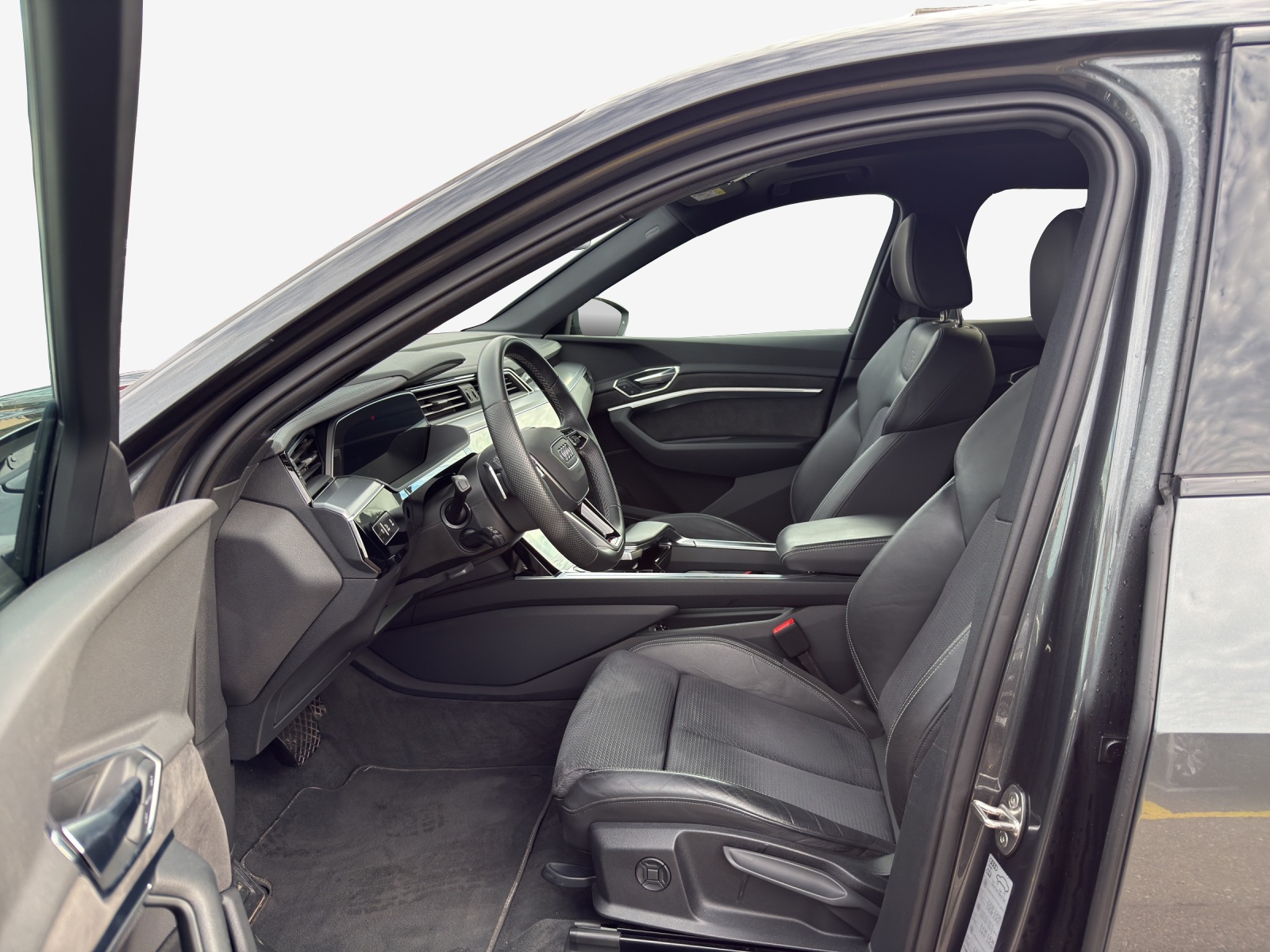 AUDI e-tron 55 Sportback S Line Black Edition quattro-image-7
