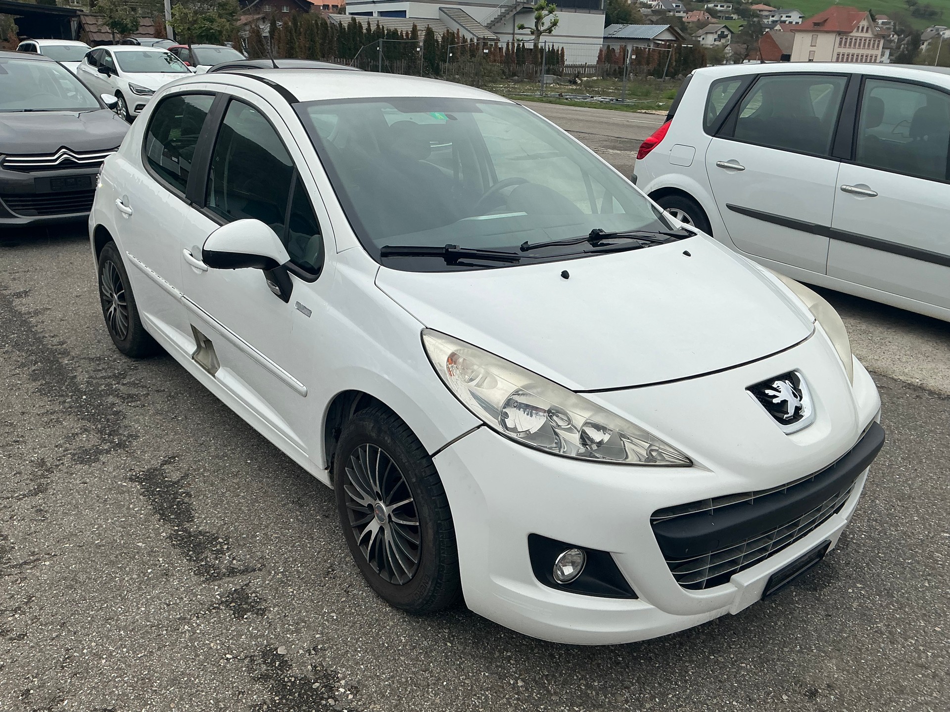 PEUGEOT 207 1.4 16V Swiss Edition-image-1