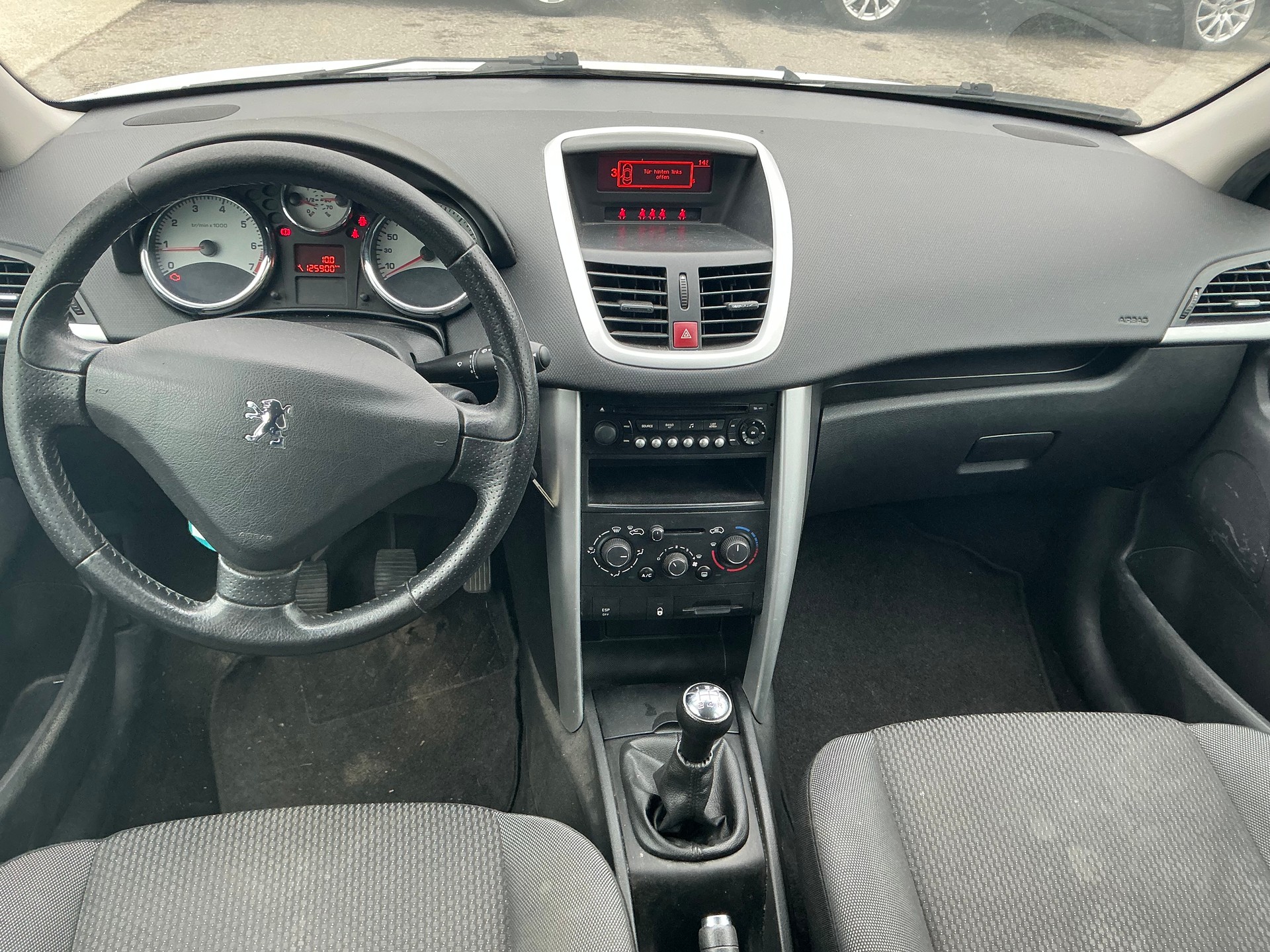 PEUGEOT 207 1.4 16V Swiss Edition-image-8