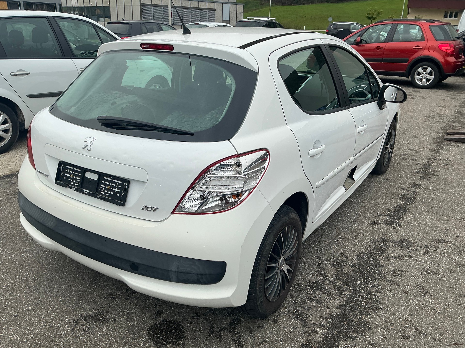 PEUGEOT 207 1.4 16V Swiss Edition-image-4