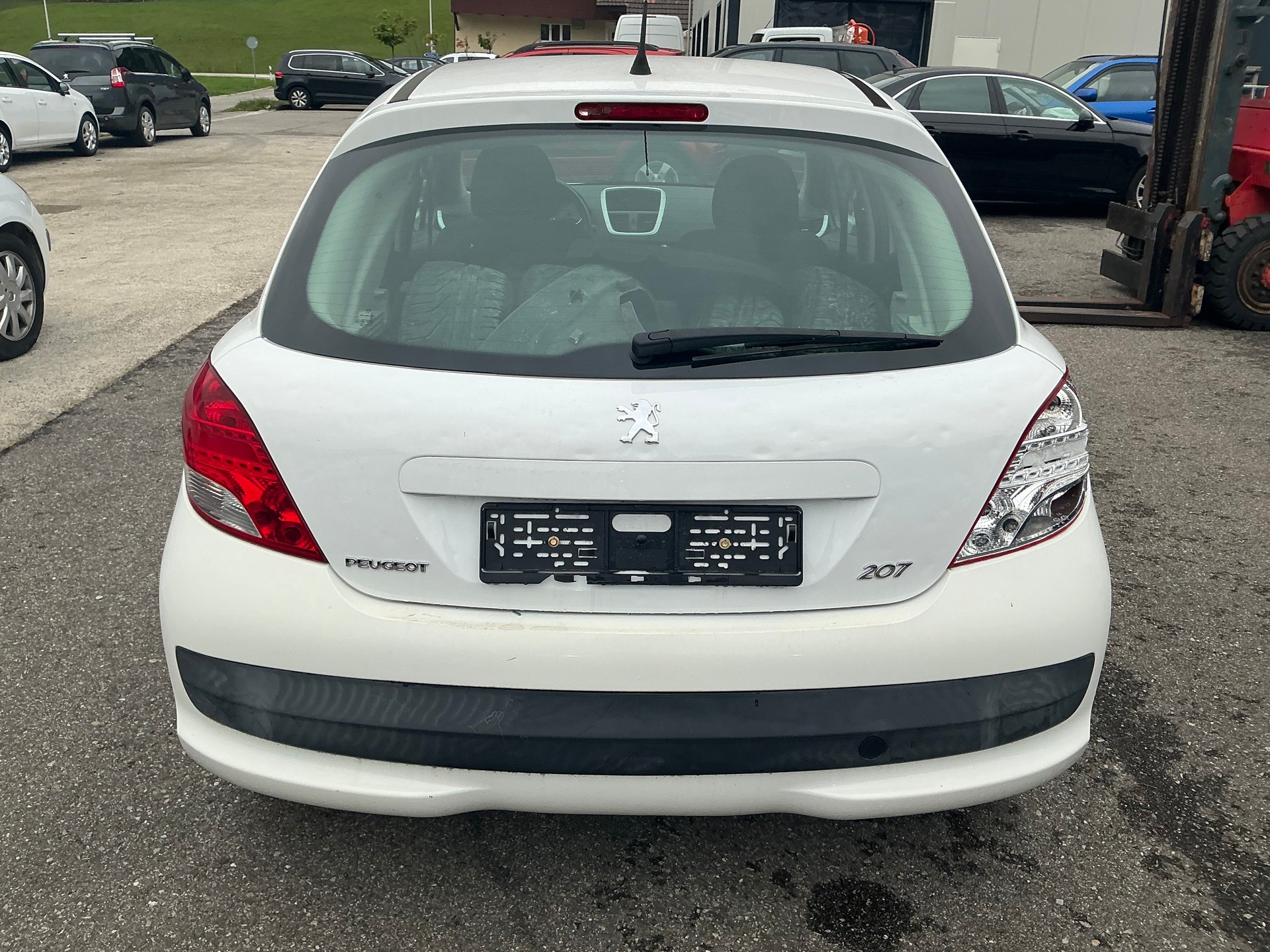 PEUGEOT 207 1.4 16V Swiss Edition-image-5