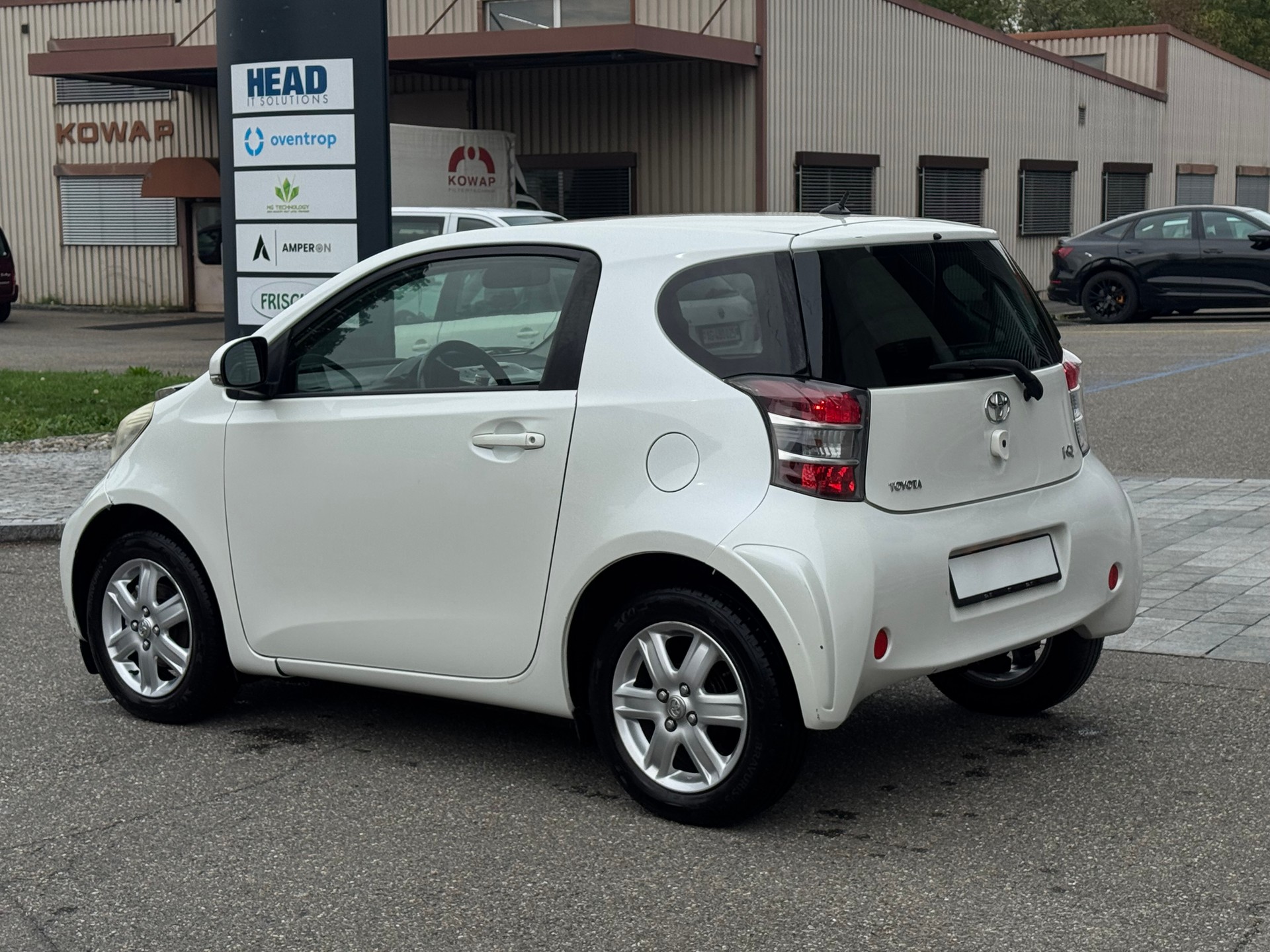 TOYOTA iQ2 1.0 VVT-i-image-1