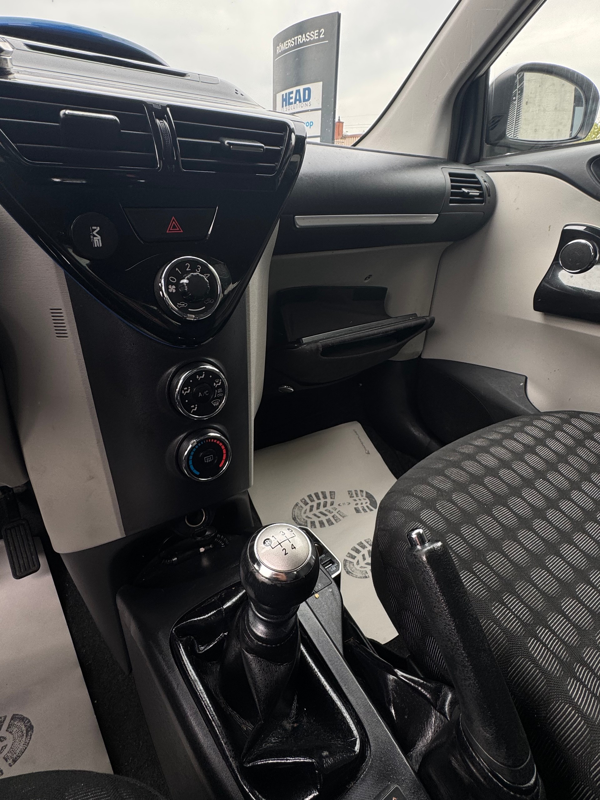 TOYOTA iQ2 1.0 VVT-i-image-5
