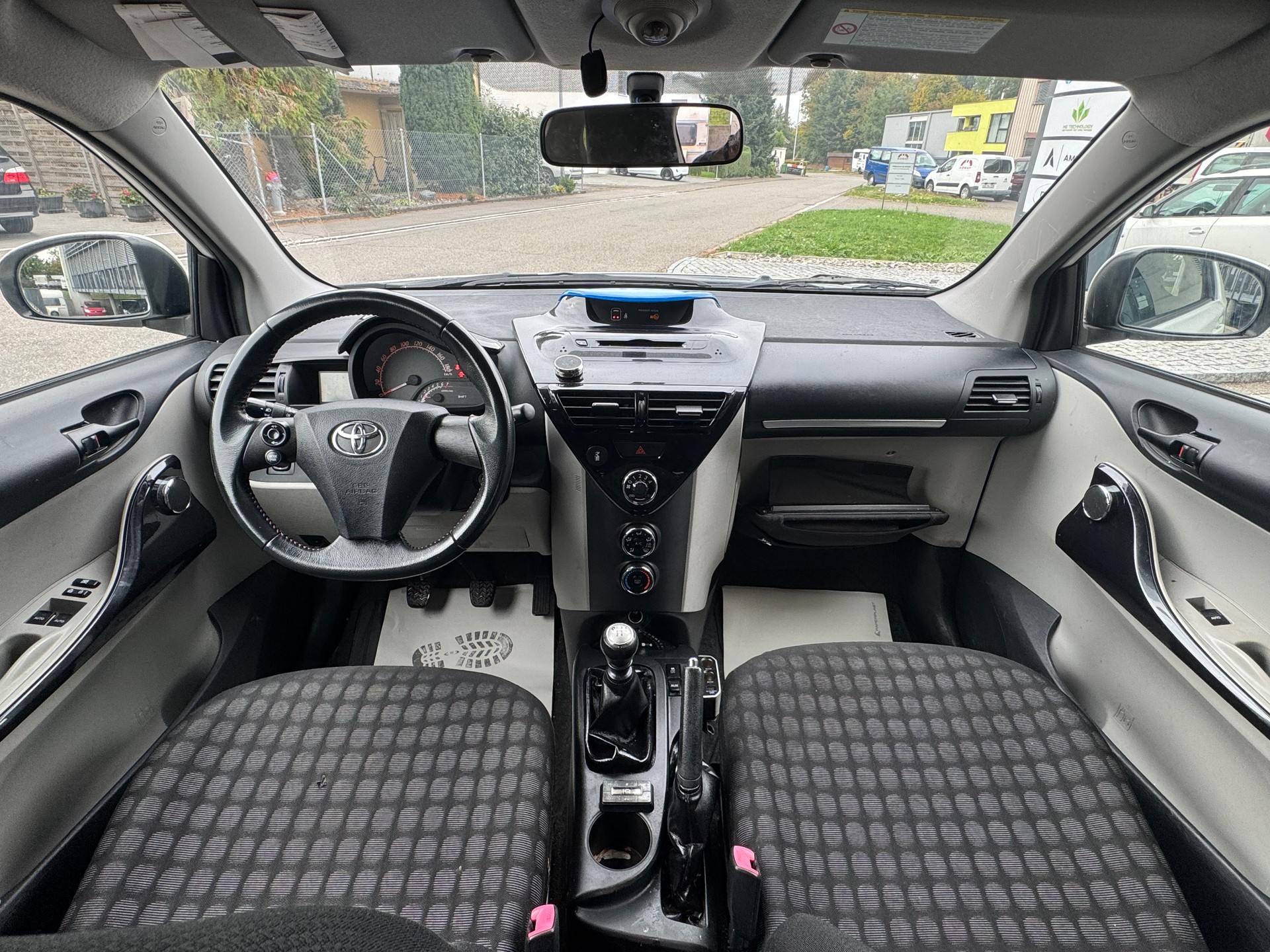 TOYOTA iQ2 1.0 VVT-i-image-4
