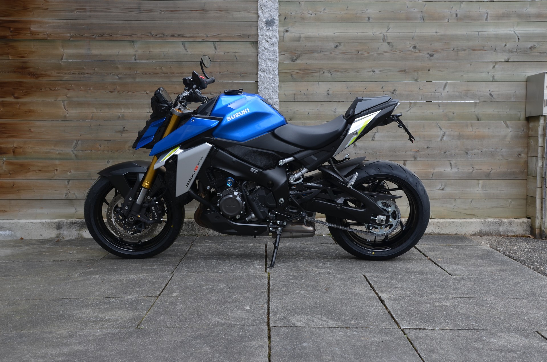 SUZUKI GSX-S 1000-showroom-element-2