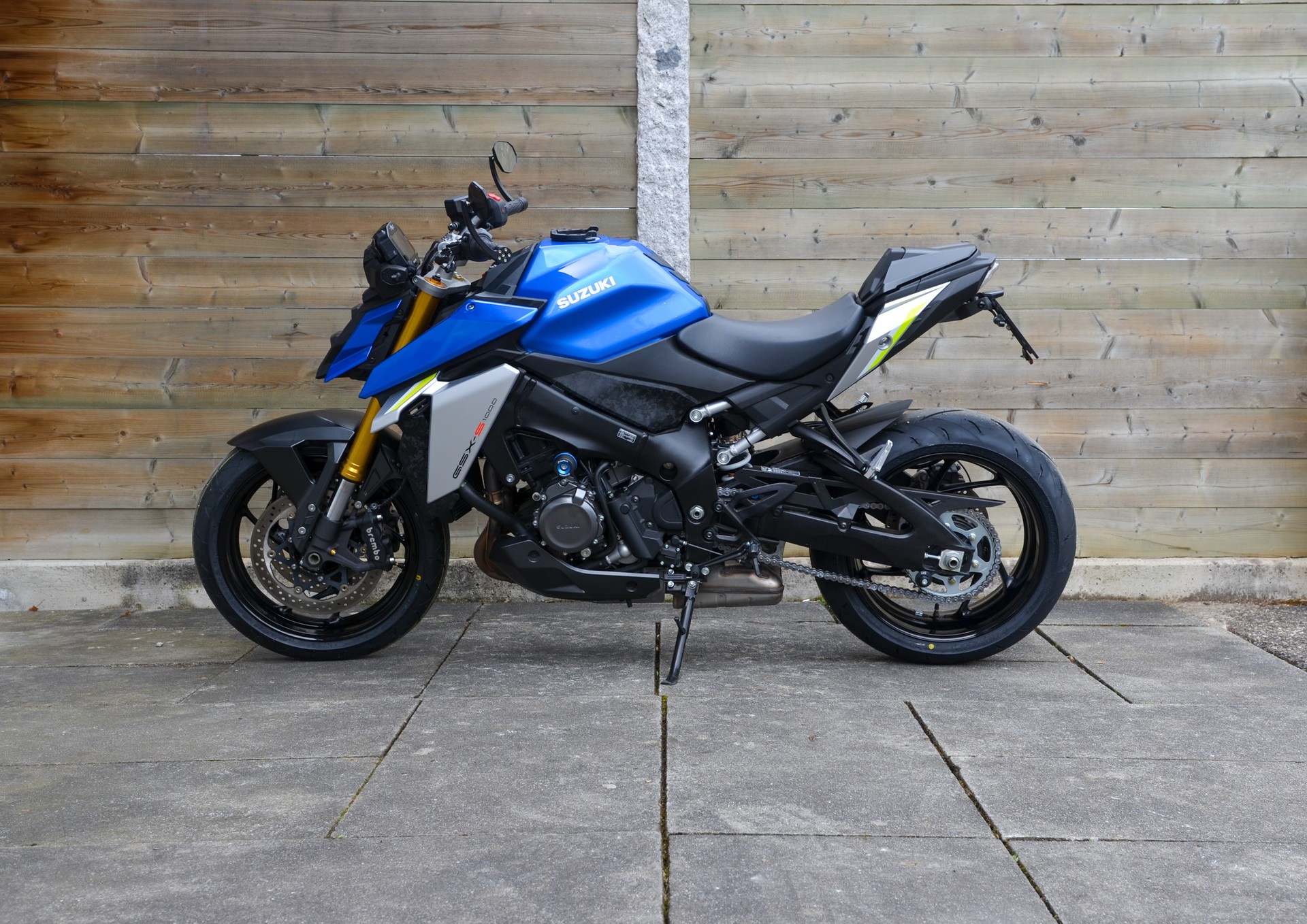 SUZUKI GSX-S 1000-showroom-element-3