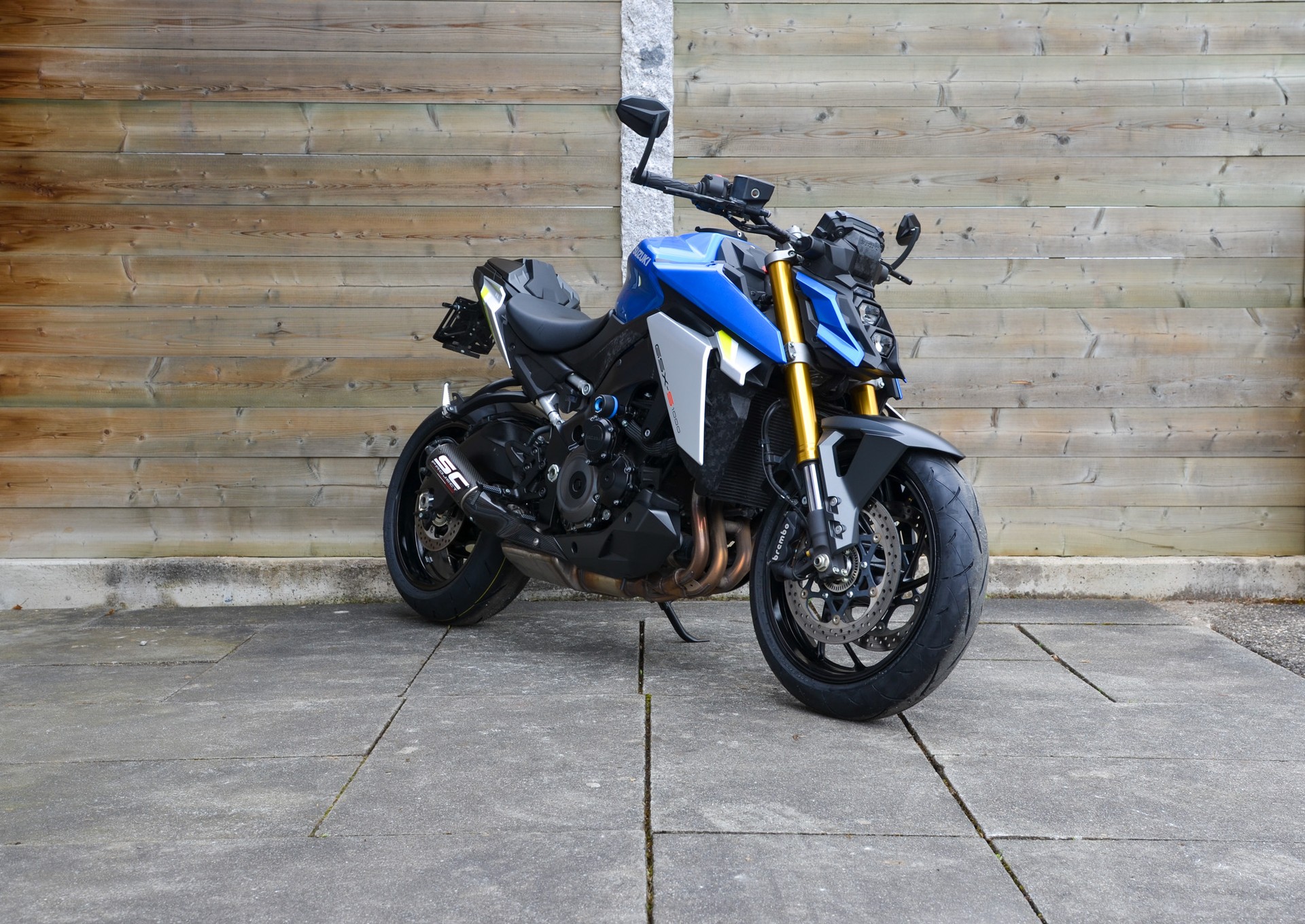 SUZUKI GSX-S 1000-showroom-element-2