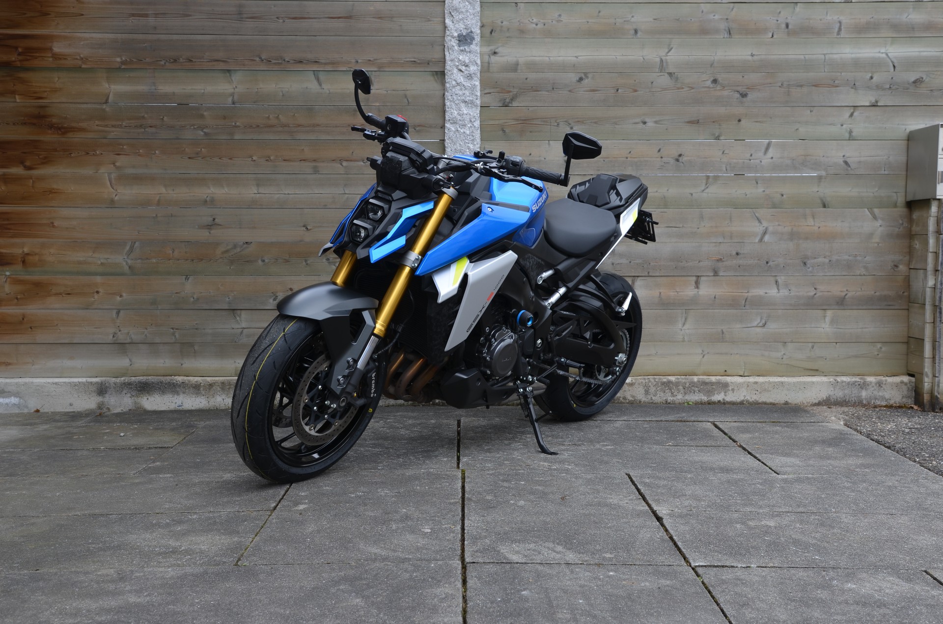 SUZUKI GSX-S 1000-showroom-element-3