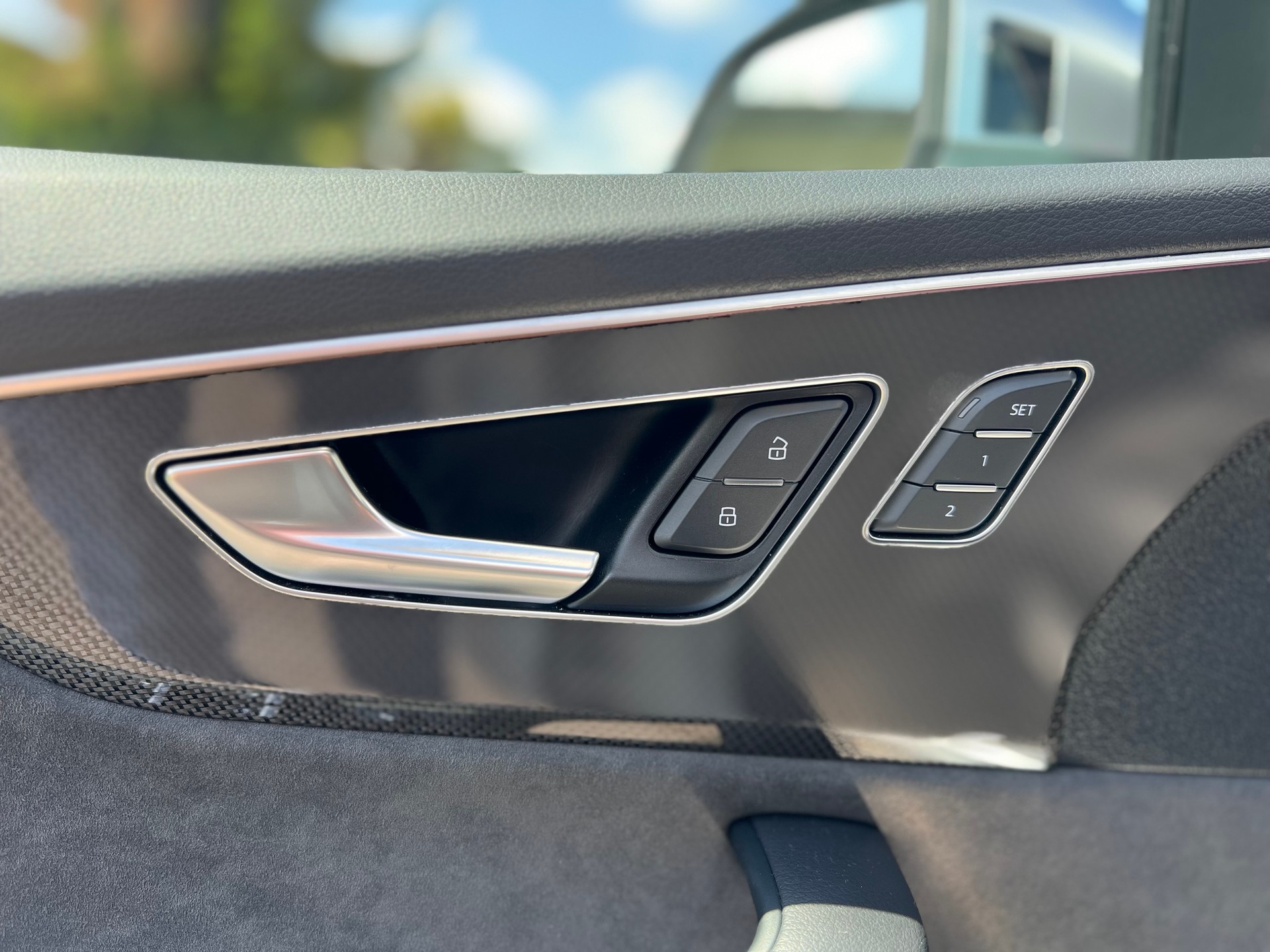 AUDI SQ8 TFSI quattro tiptronic-image-8