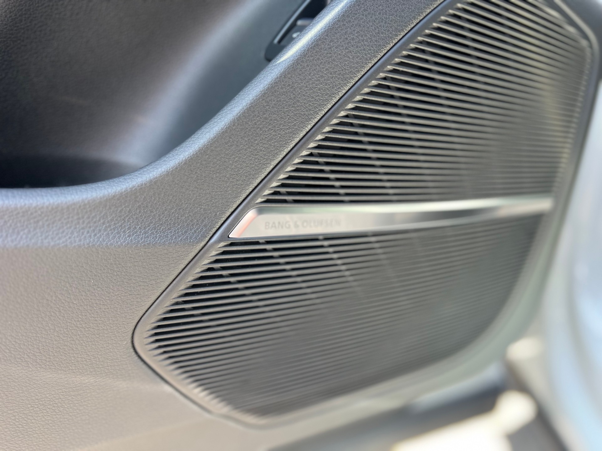 AUDI SQ8 TFSI quattro tiptronic-image-7