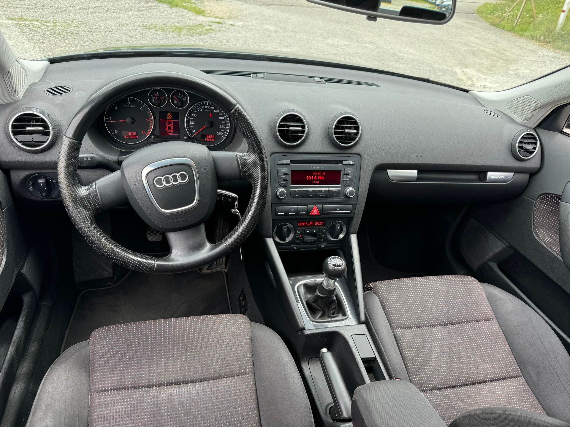 AUDI A3 Sportback 2.0 TDI Attraction quattro-image-2