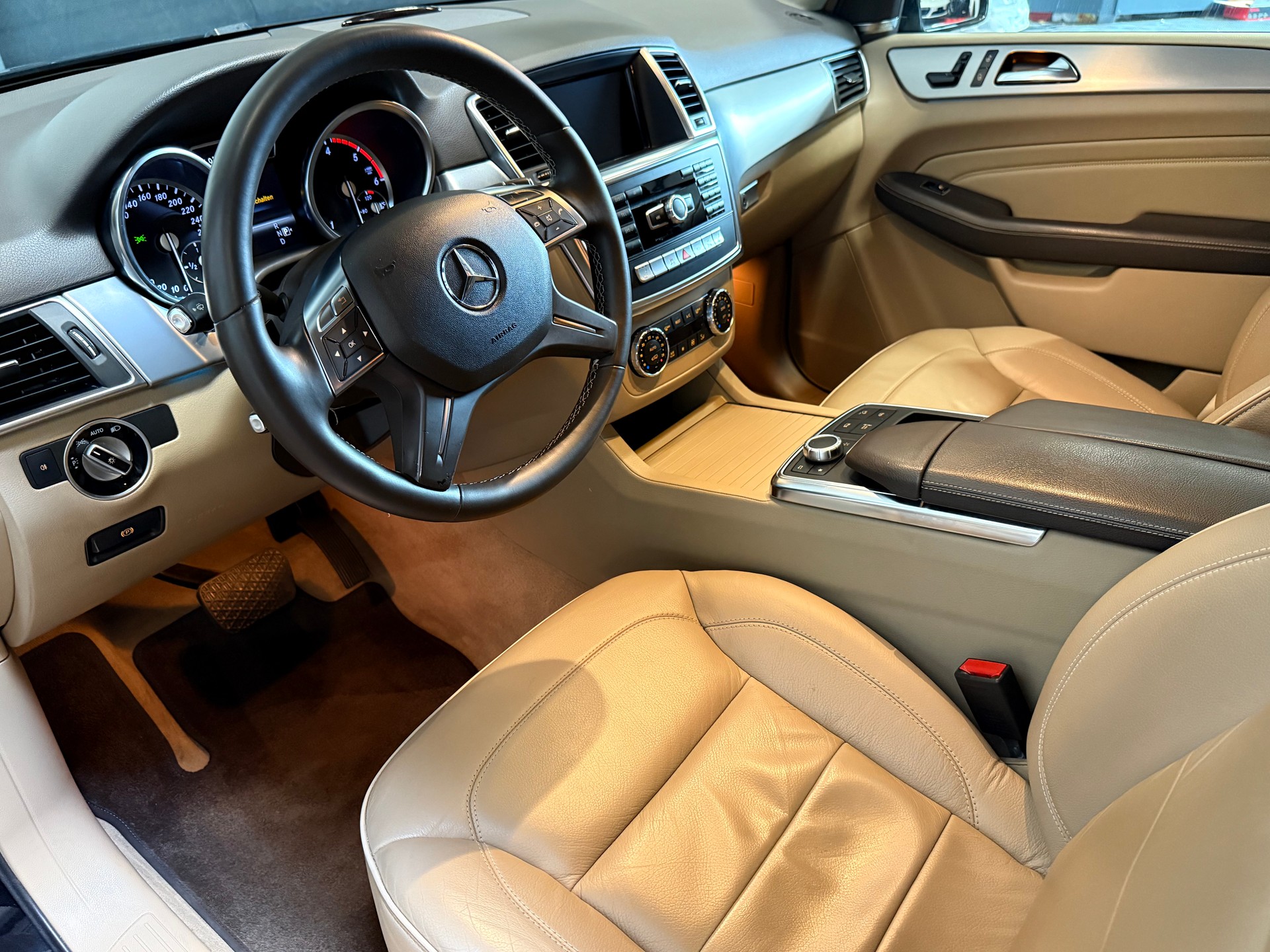 MERCEDES-BENZ ML 350 CDI BlueTec-image-12