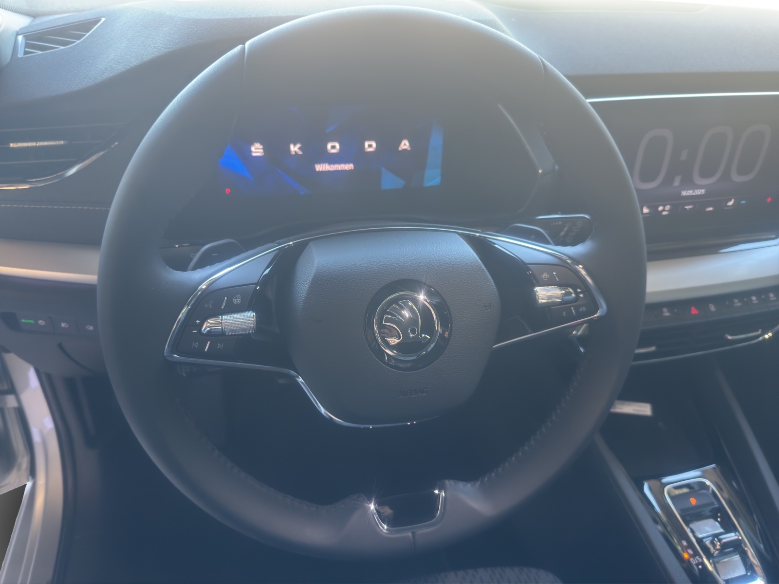SKODA Octavia Combi 2.0 TDI DSG Style-image-9