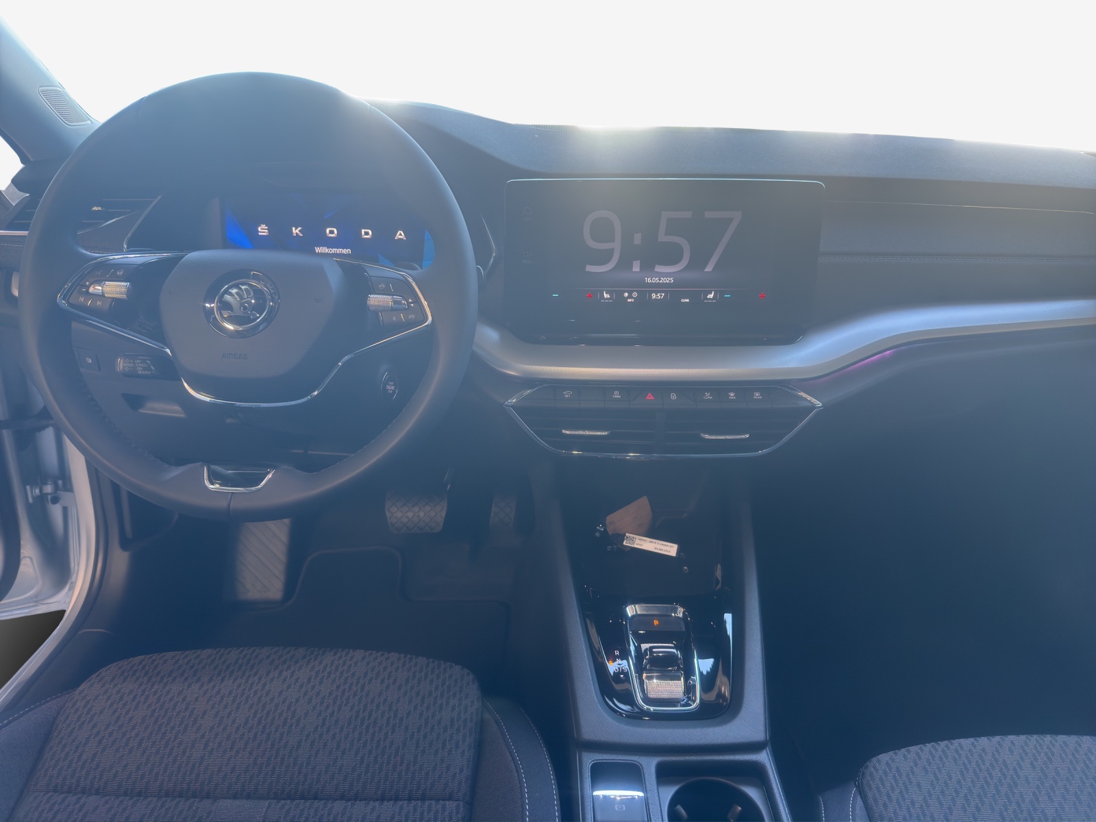 SKODA Octavia Combi 2.0 TDI DSG Style-image-8