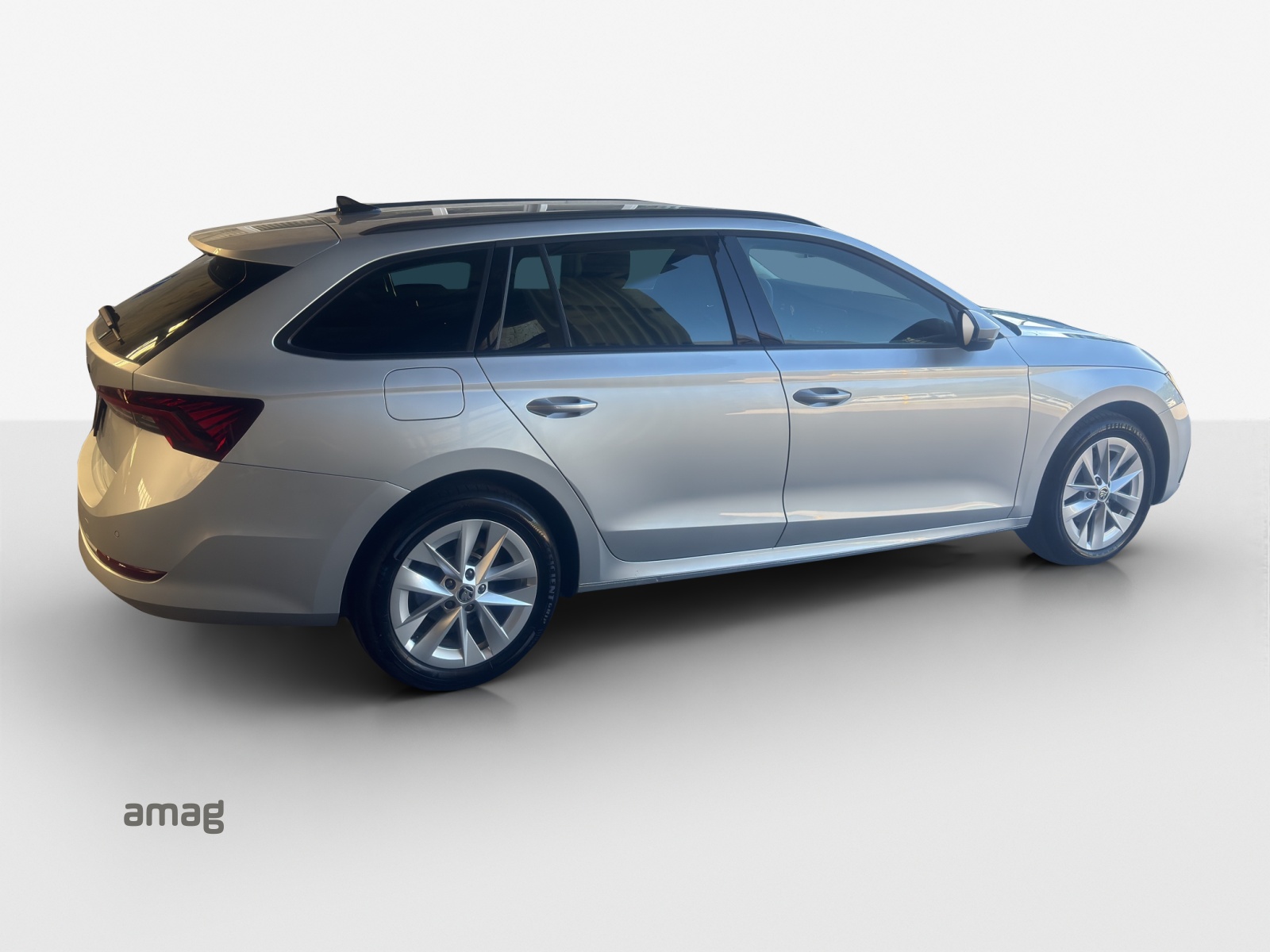 SKODA Octavia Combi 2.0 TDI DSG Style-image-4