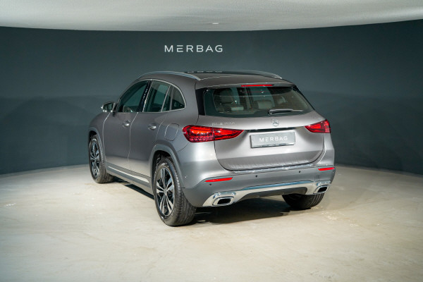 MERCEDES-BENZ GLA 220 4Matic 8G-DCT-image-2