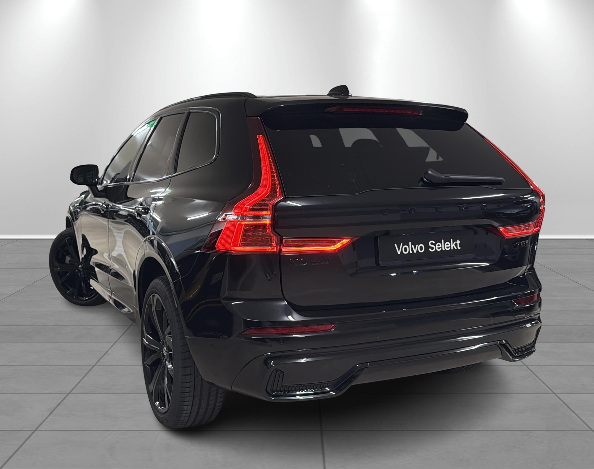 VOLVO XC60 2.0 T8 TE Black Edition e-showroom-element-1