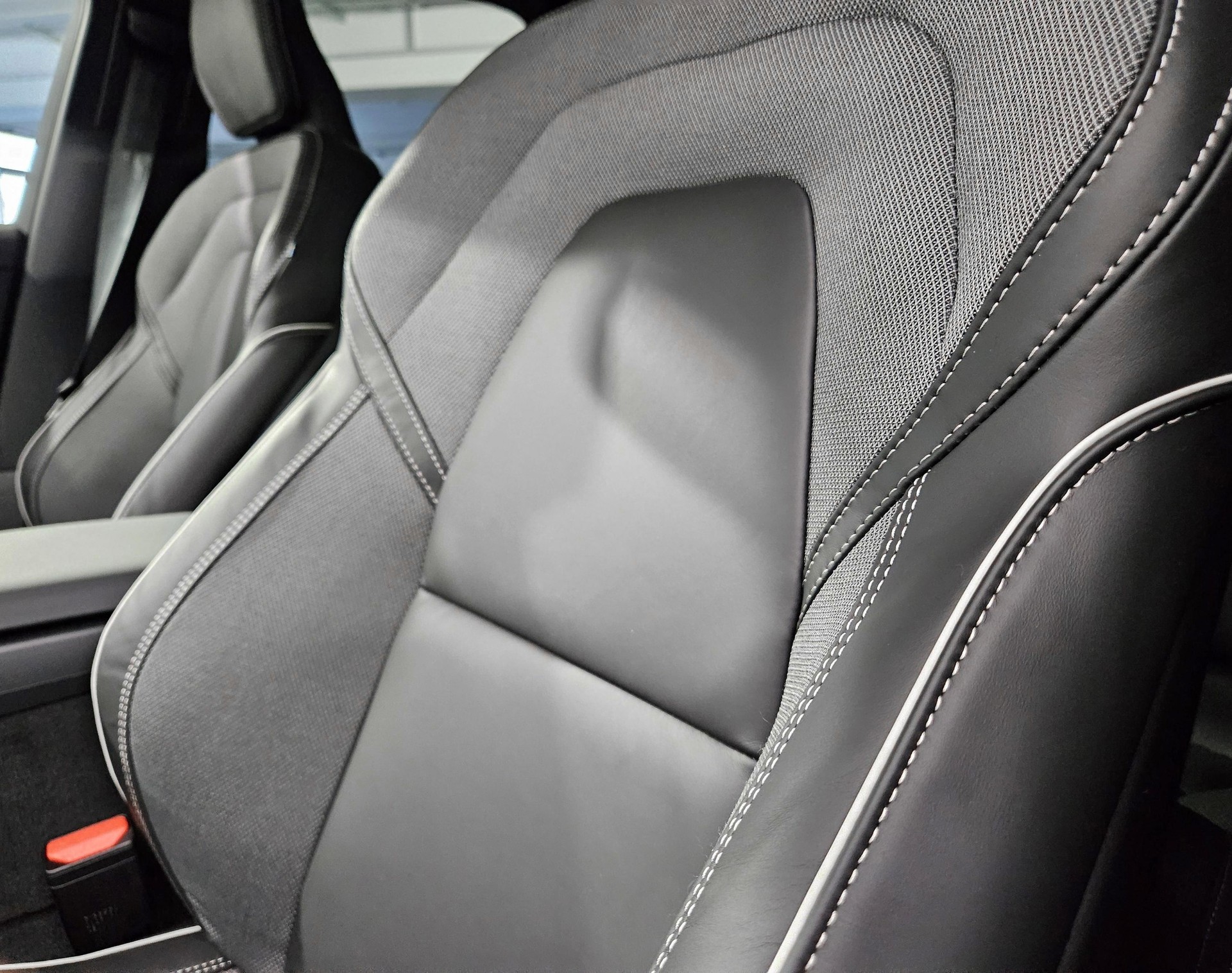 VOLVO XC60 2.0 T8 TE Black Edition eAWD-image-10