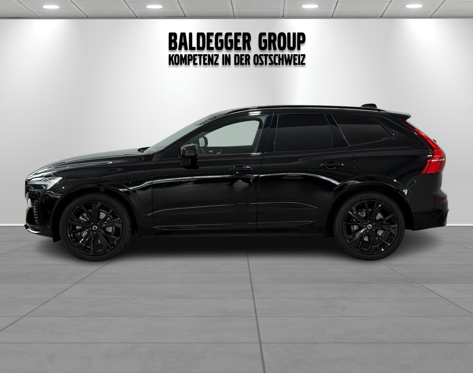 VOLVO XC60 2.0 T8 TE Black Edition e-showroom-element-2