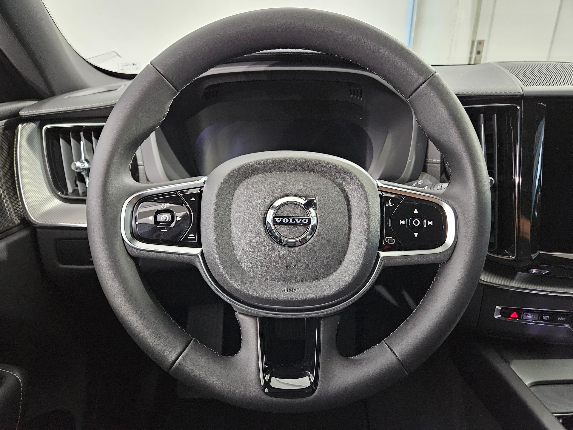 VOLVO XC60 2.0 T8 TE Black Edition eAWD-image-12