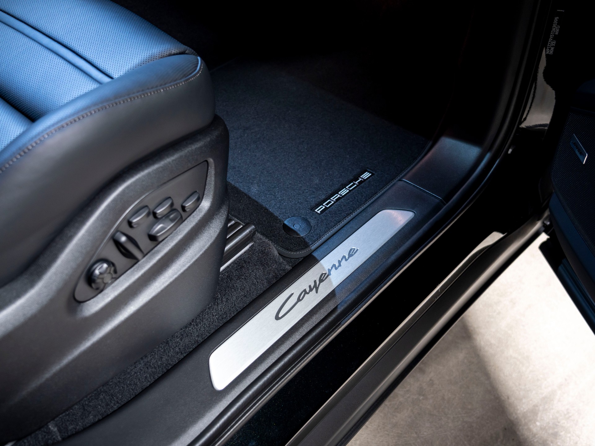 PORSCHE Cayenne Coupé Tiptronic-image-19