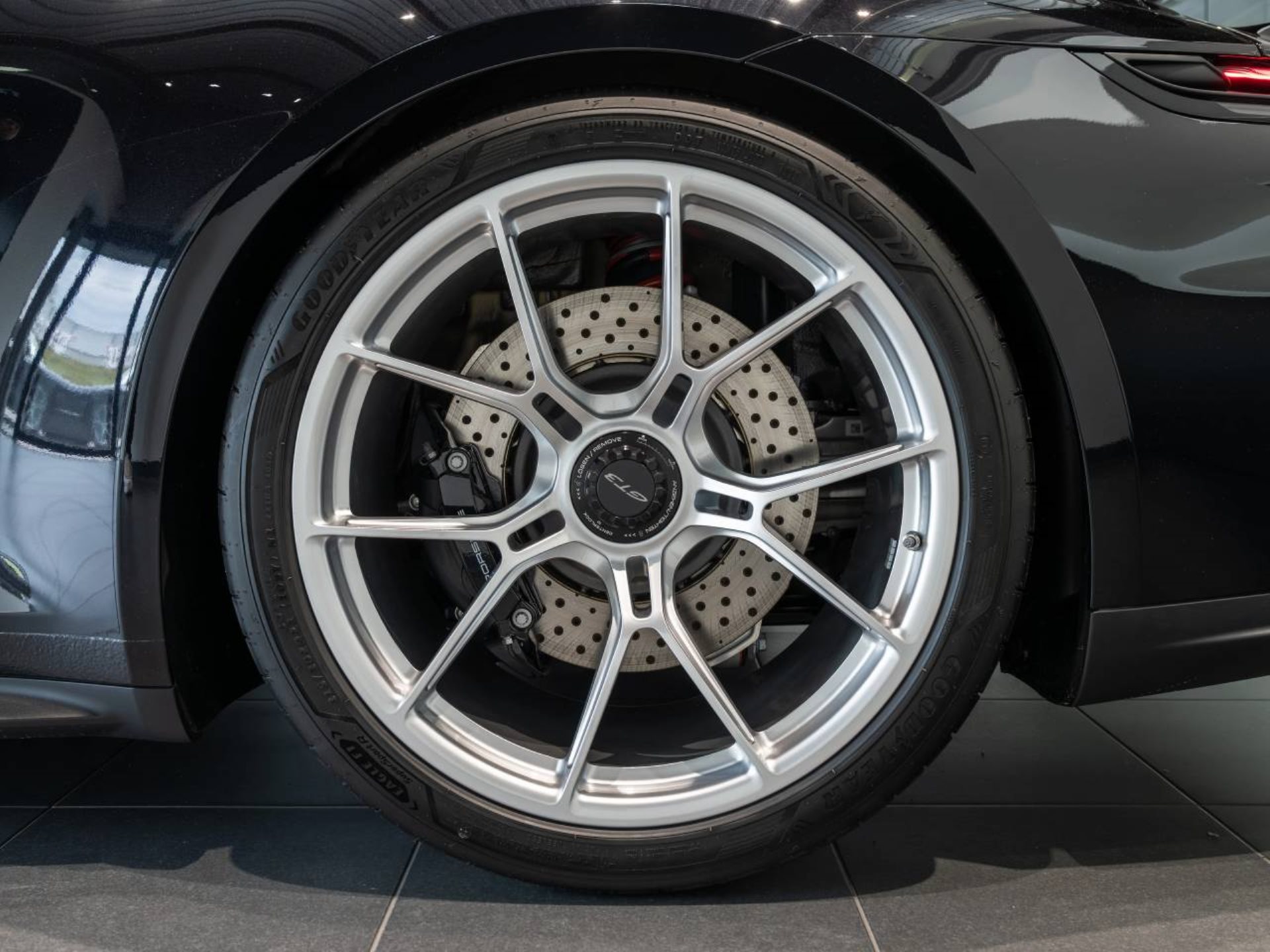 PORSCHE 911 GT3-image-31