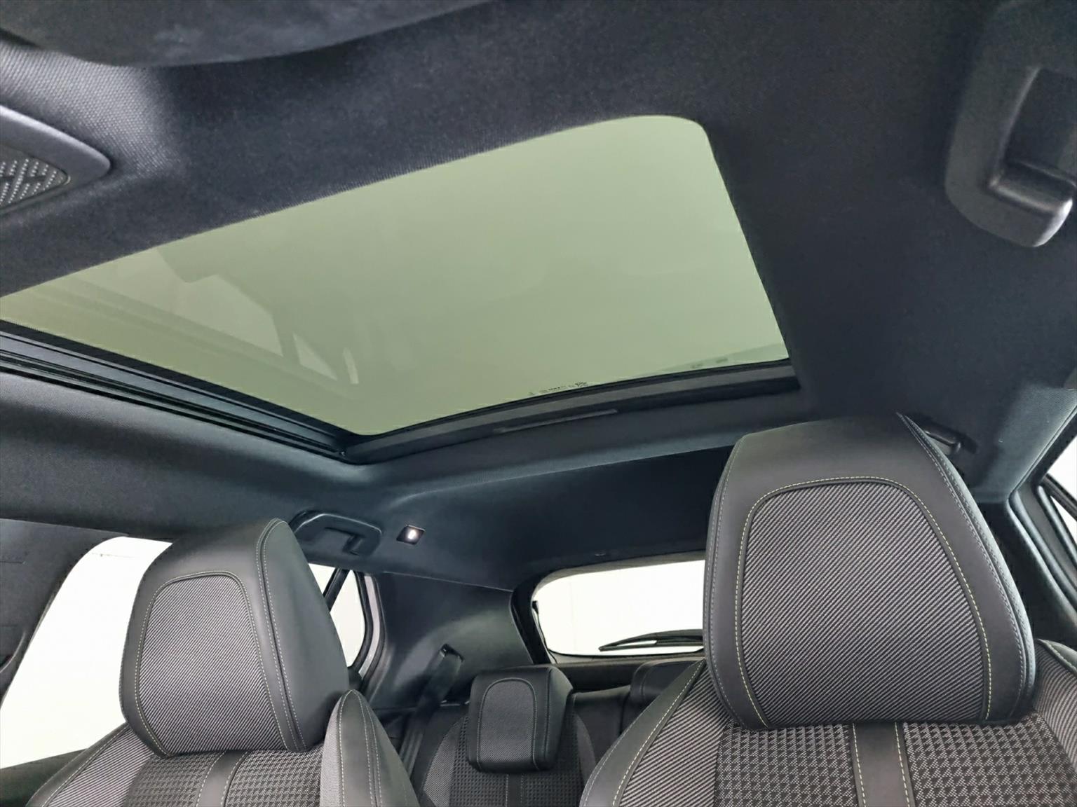 PEUGEOT 2008 e GT-image-11