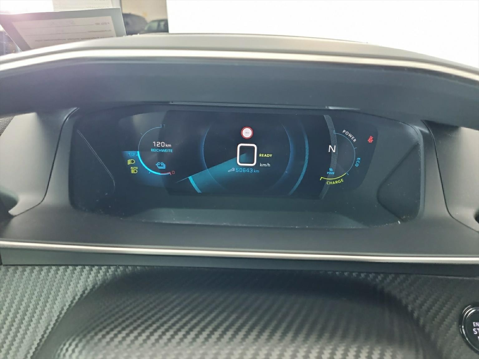 PEUGEOT 2008 e GT-image-10