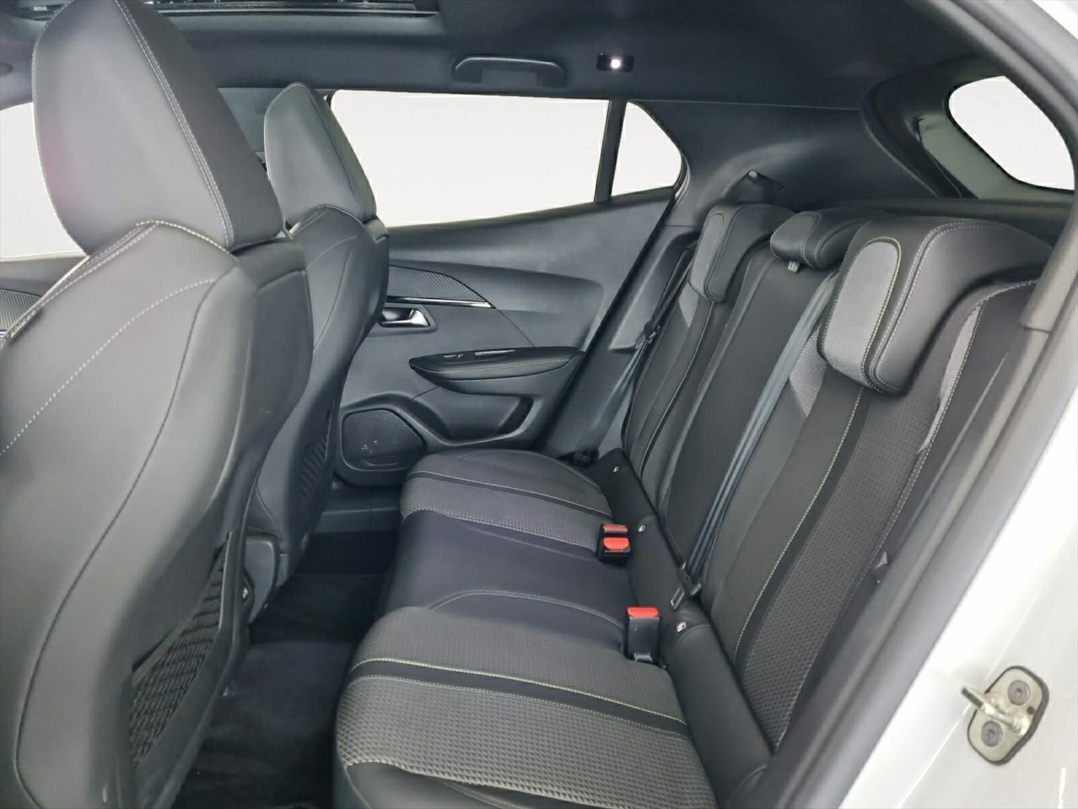 PEUGEOT 2008 e GT-image-14