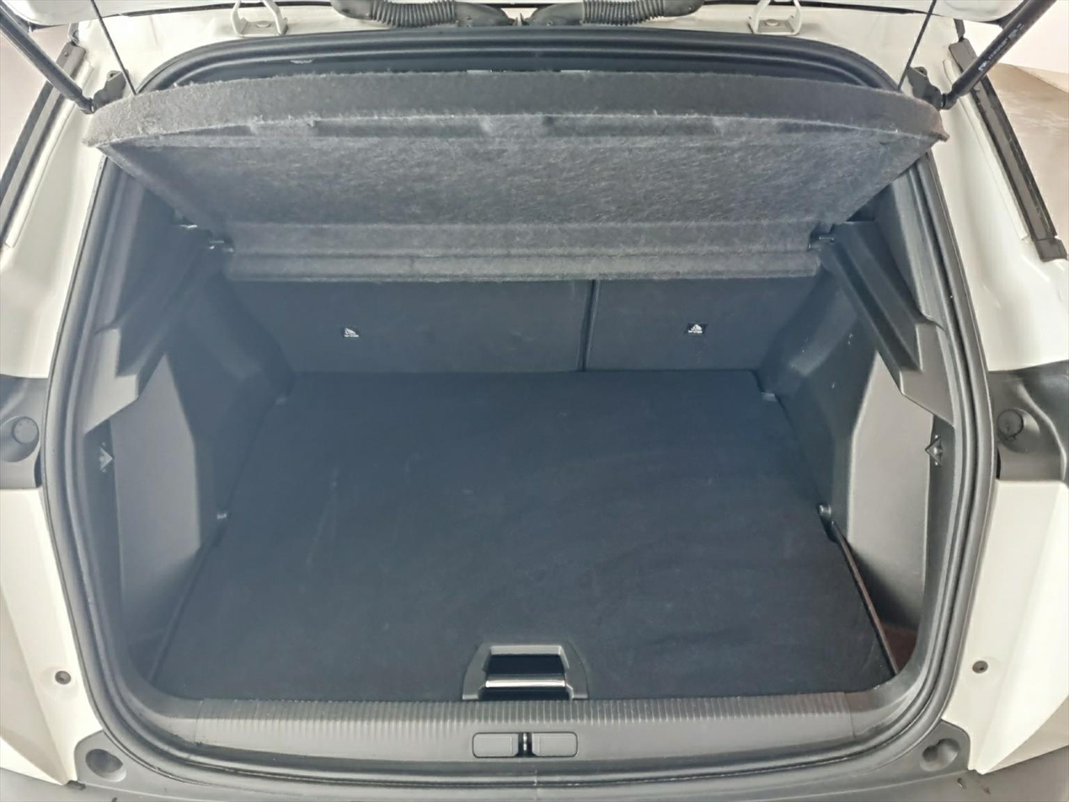 PEUGEOT 2008 e GT-image-13