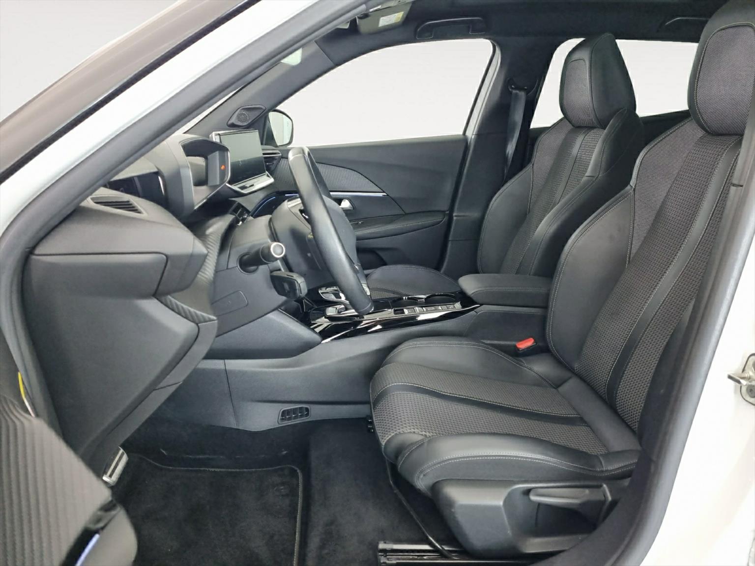 PEUGEOT 2008 e GT-image-4