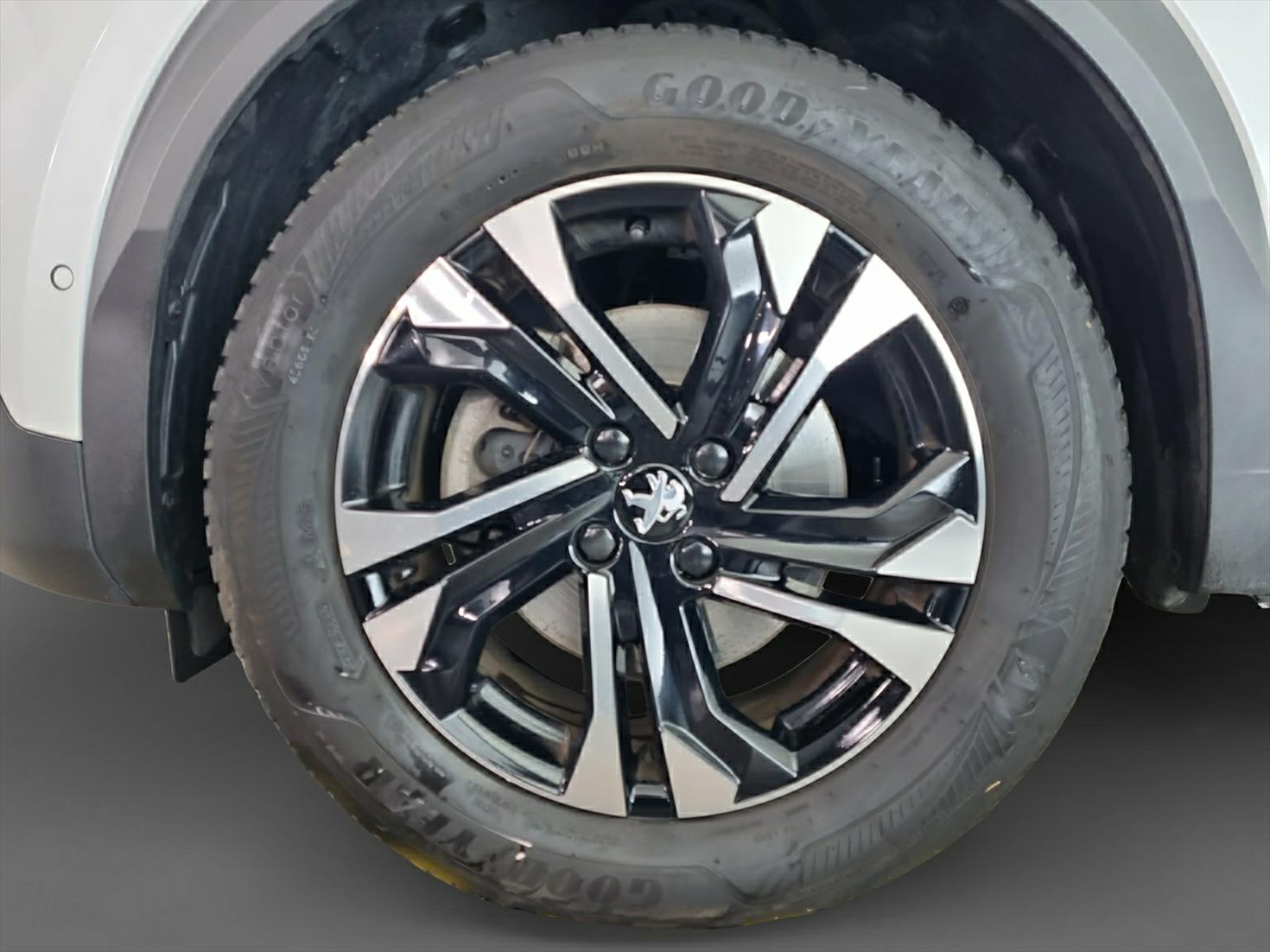 PEUGEOT 2008 e GT-image-15