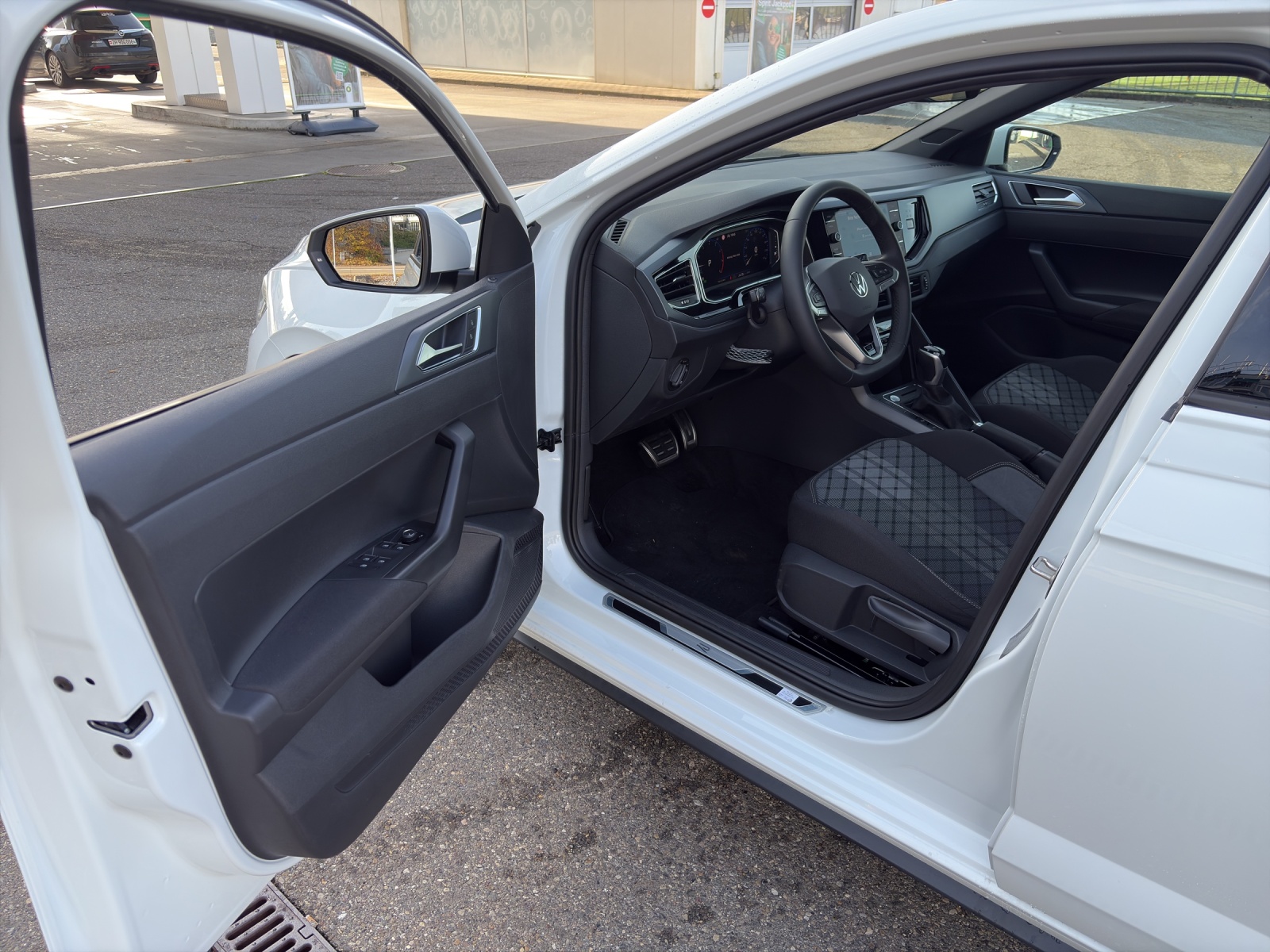VW Polo 1.0 TSI R-Line DSG-image-4