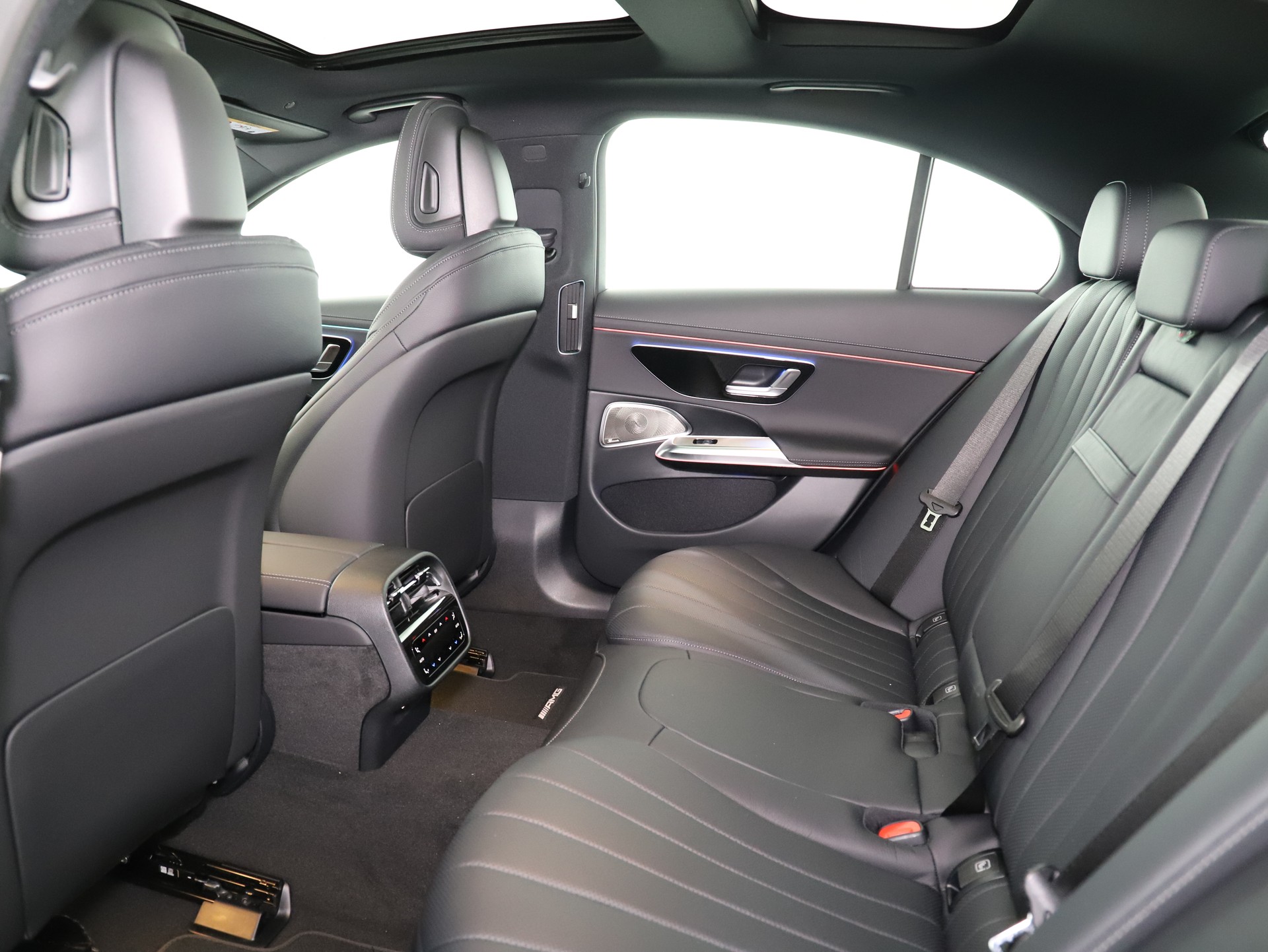 MERCEDES-BENZ E 220 d 4Matic-image-10