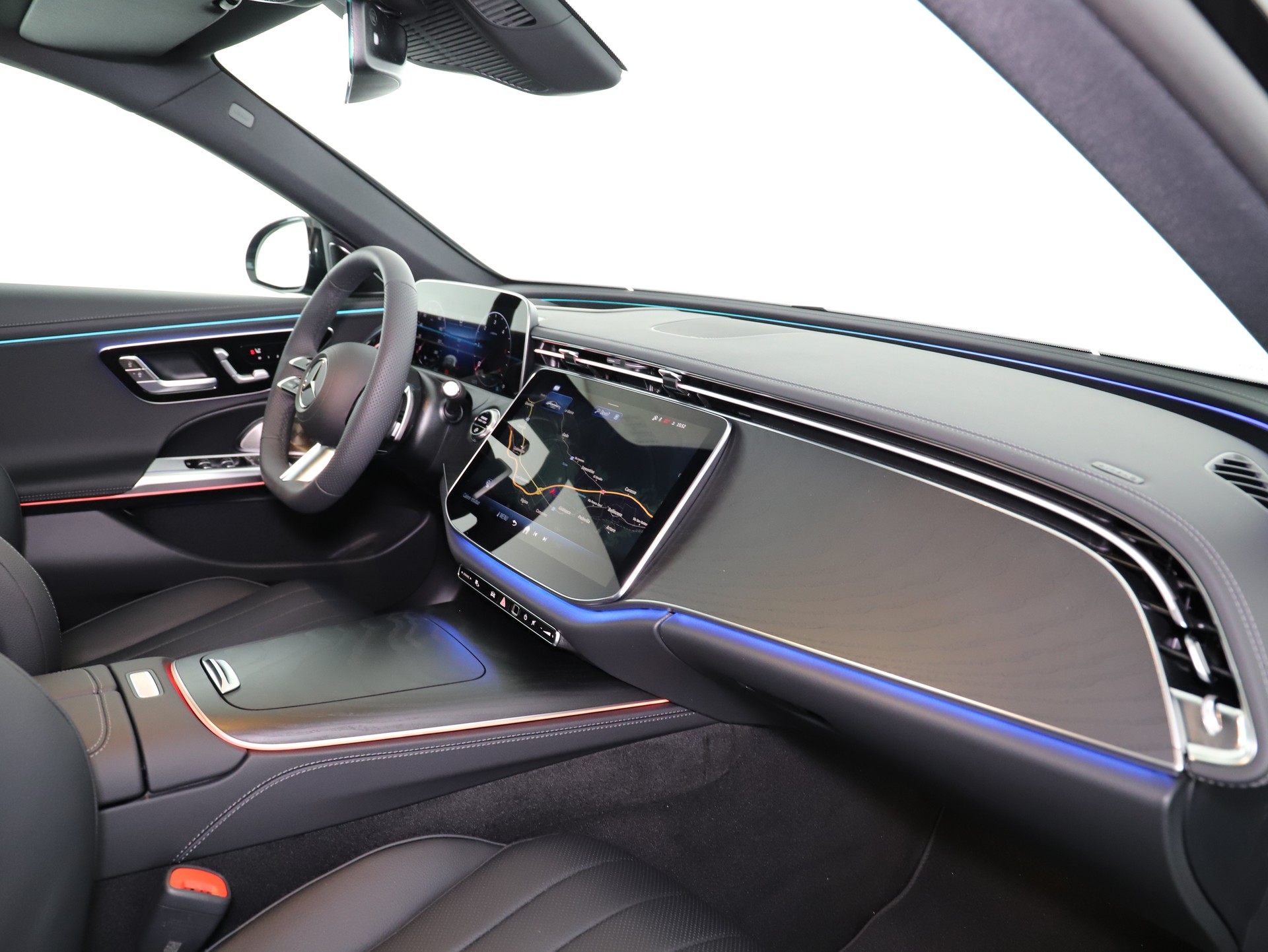 MERCEDES-BENZ E 220 d 4Matic-image-11