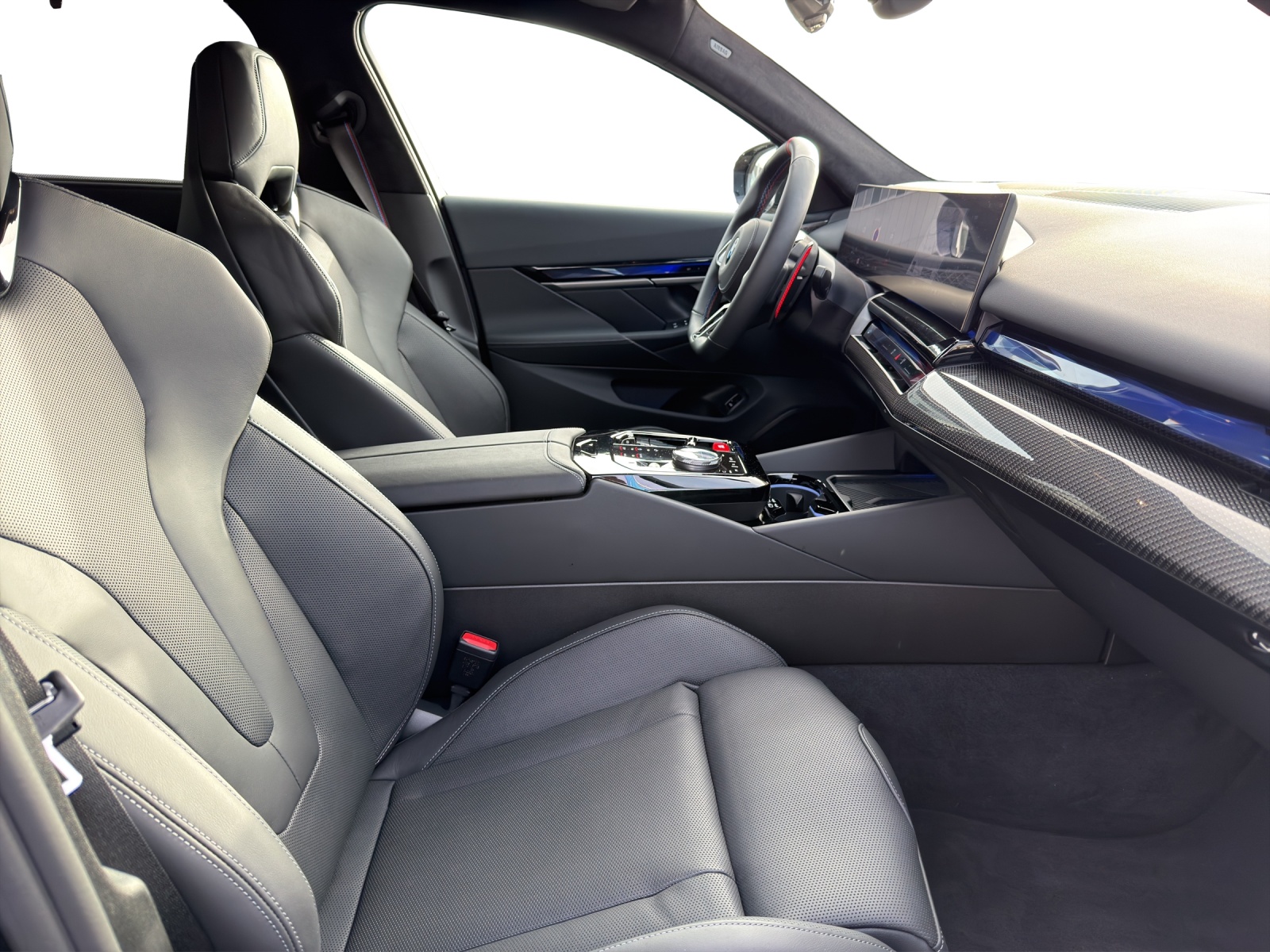 BMW M5 xDrive-image-14