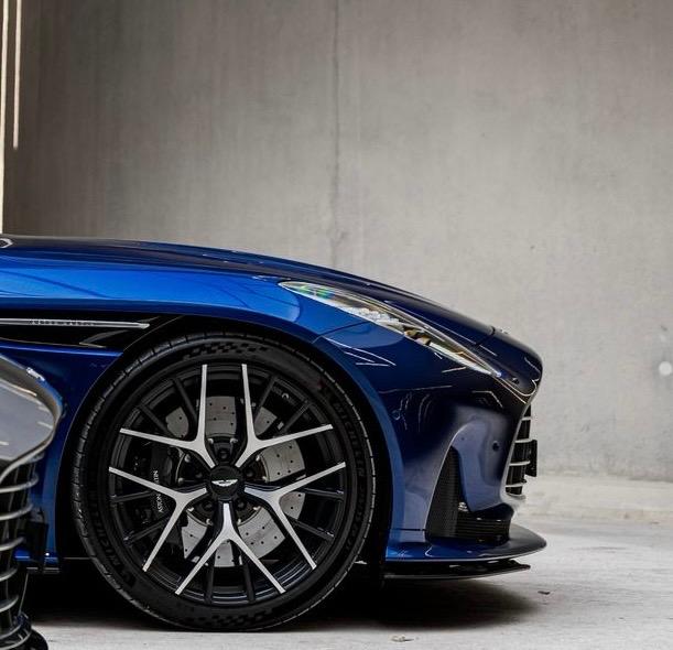 ASTON MARTIN DB12 Volante 4.0 V8 Bi-Turbo-image-15