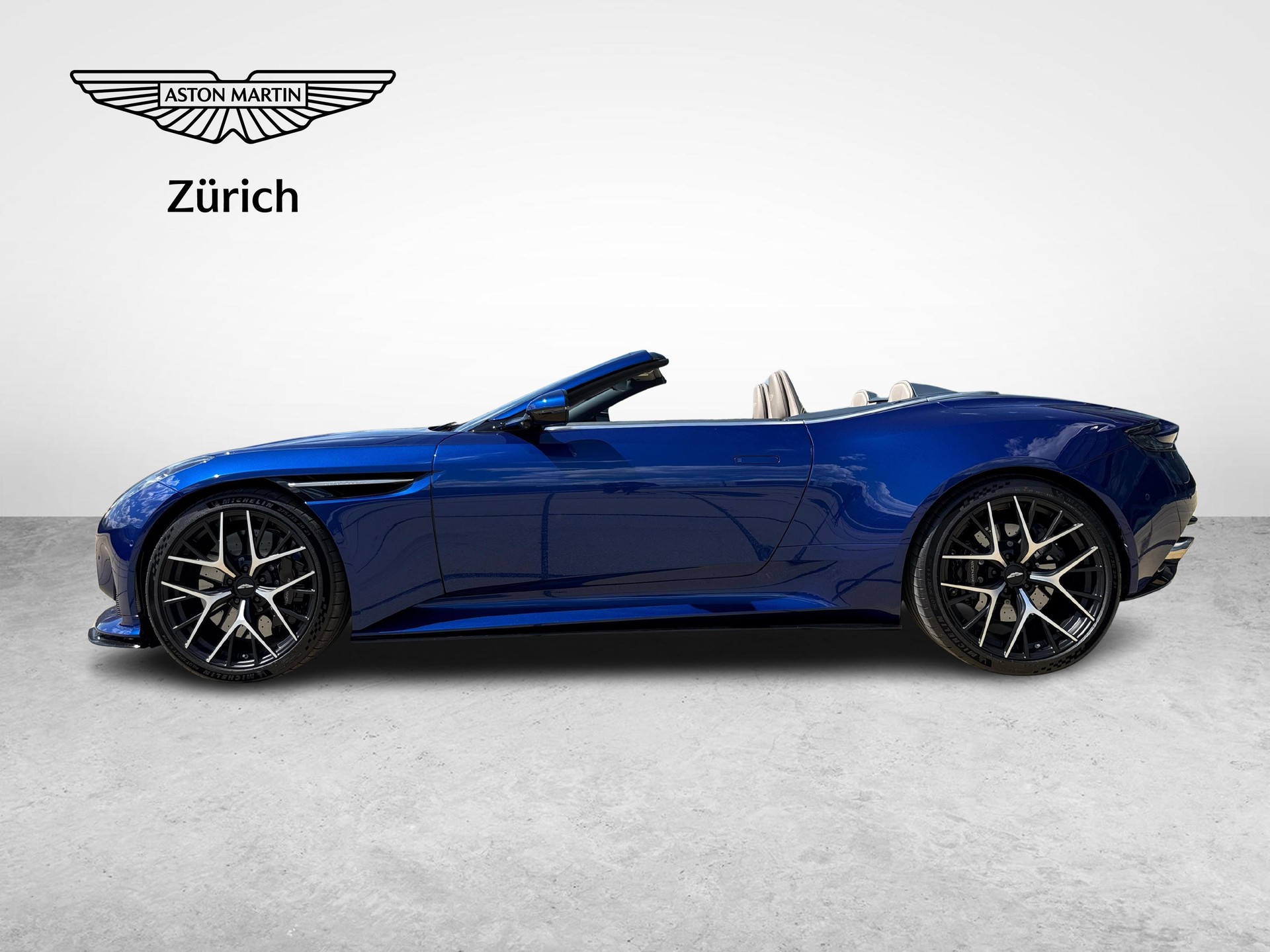 ASTON MARTIN DB12 Volante 4.0 V8 Bi-Turbo-showroom-element-1