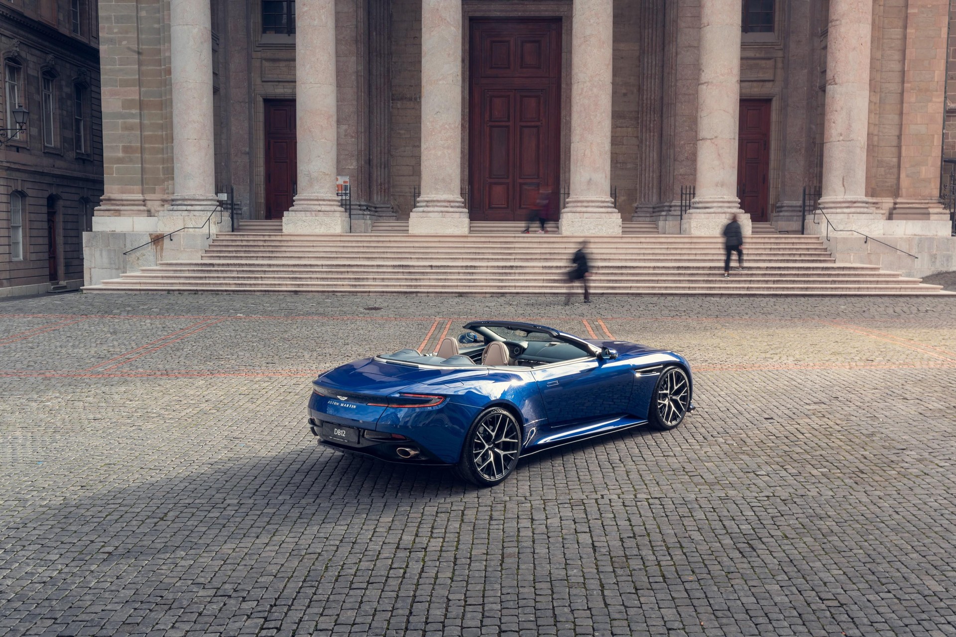 ASTON MARTIN DB12 Volante 4.0 V8 Bi-Turbo-image-12