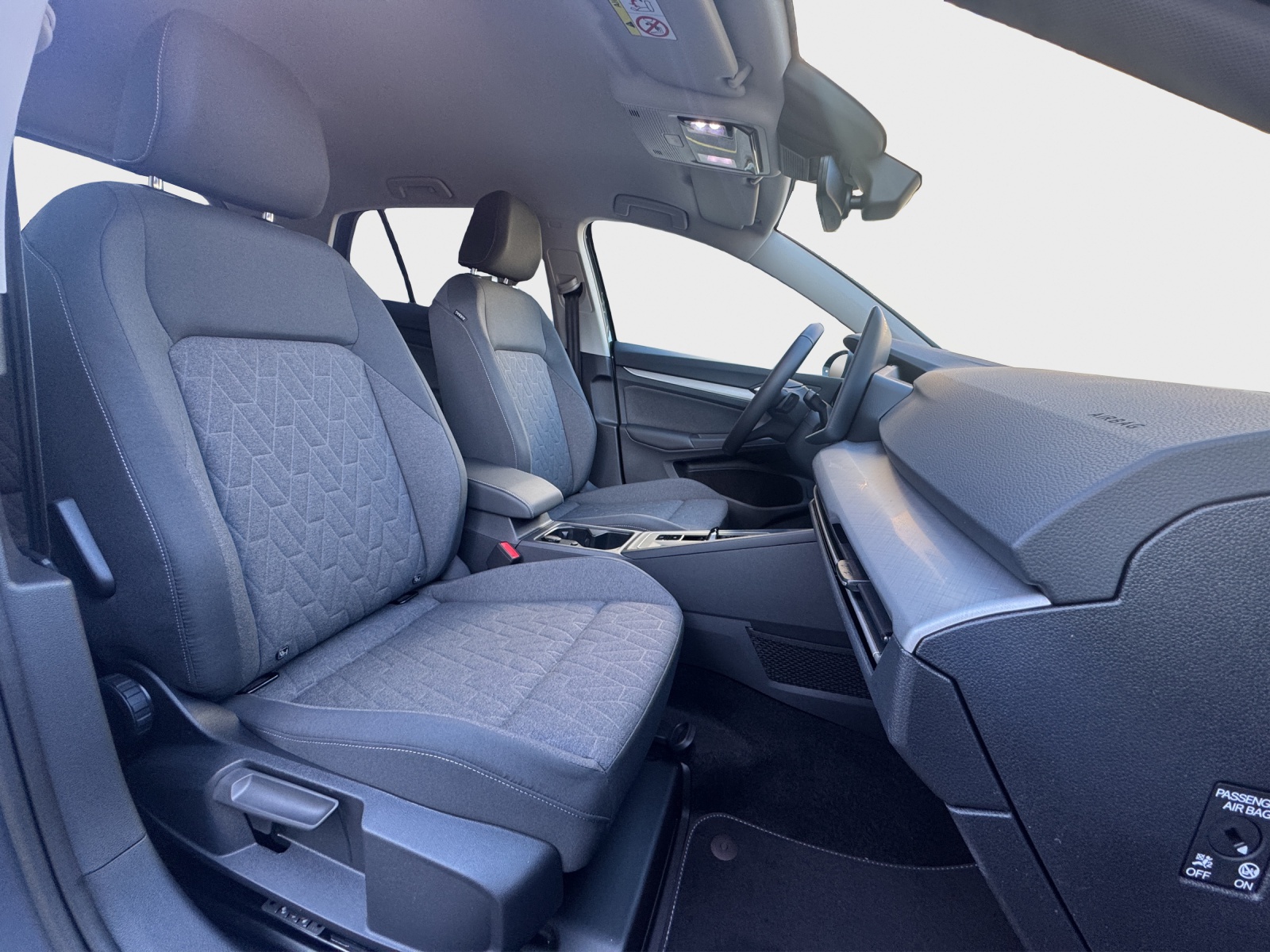 VW Golf 1.5 e TSI mHEV United DSG-image-9