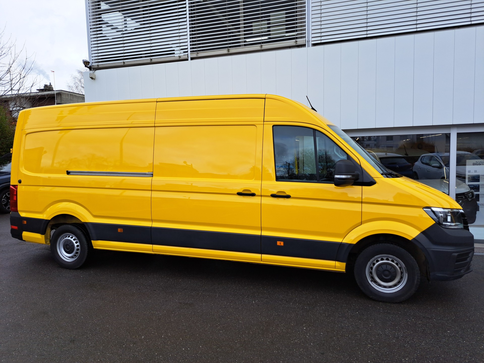 VW Crafter 35 2.0 TDI L4 4Motion-image-1