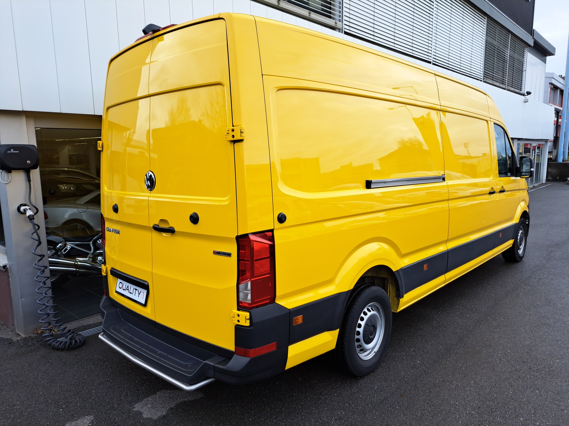 VW Crafter 35 2.0 TDI L4 4Motion-image-3