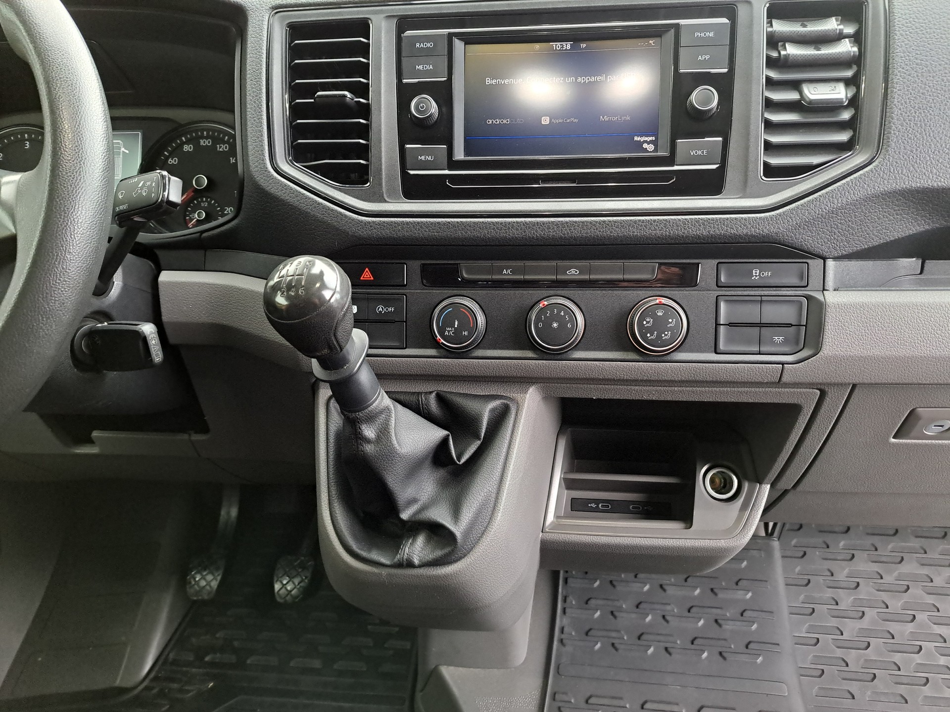 VW Crafter 35 2.0 TDI L4 4Motion-image-11