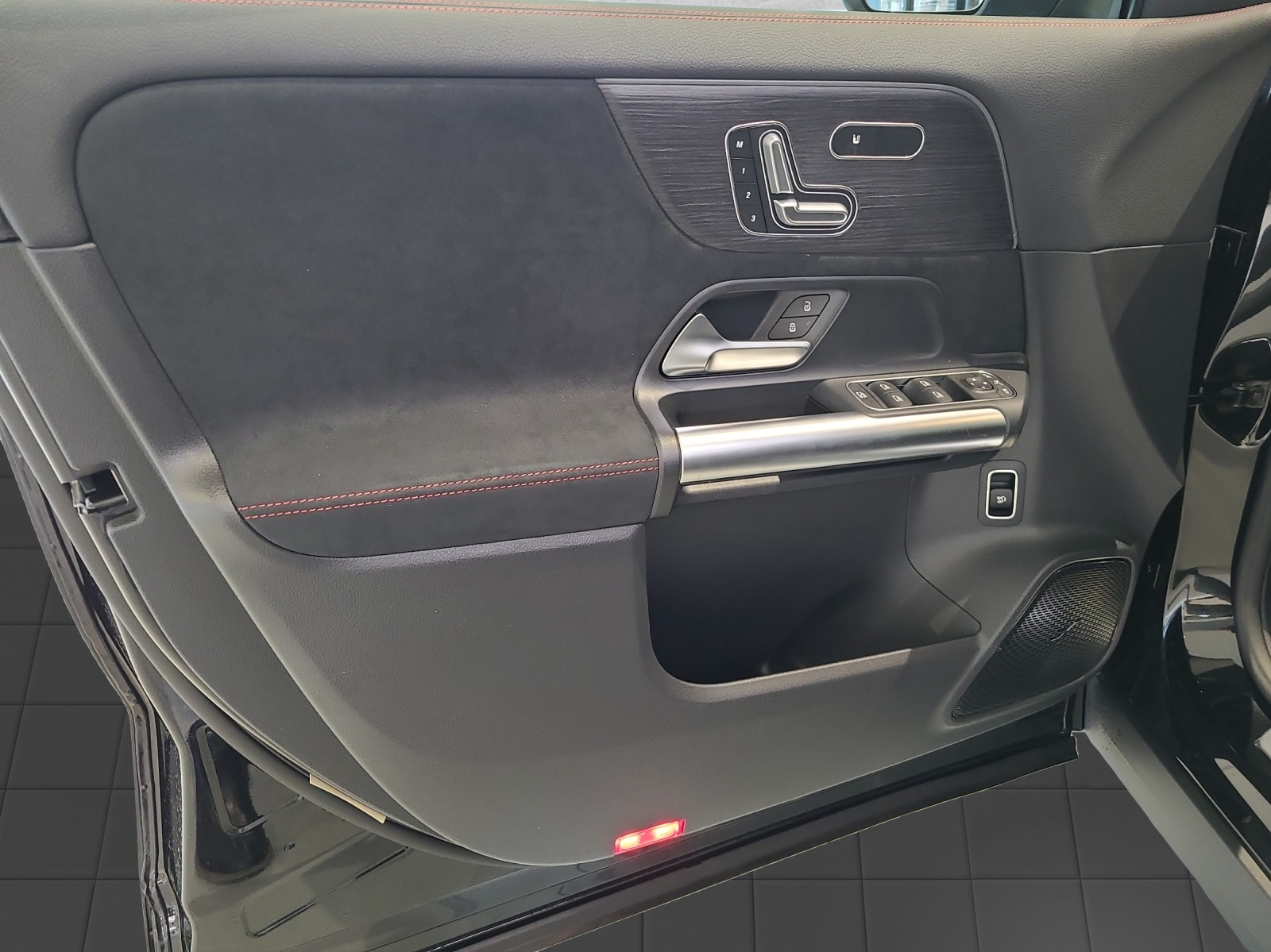 MERCEDES-BENZ GLA 250 4Matic 8G-DCT Swiss Star-image-8