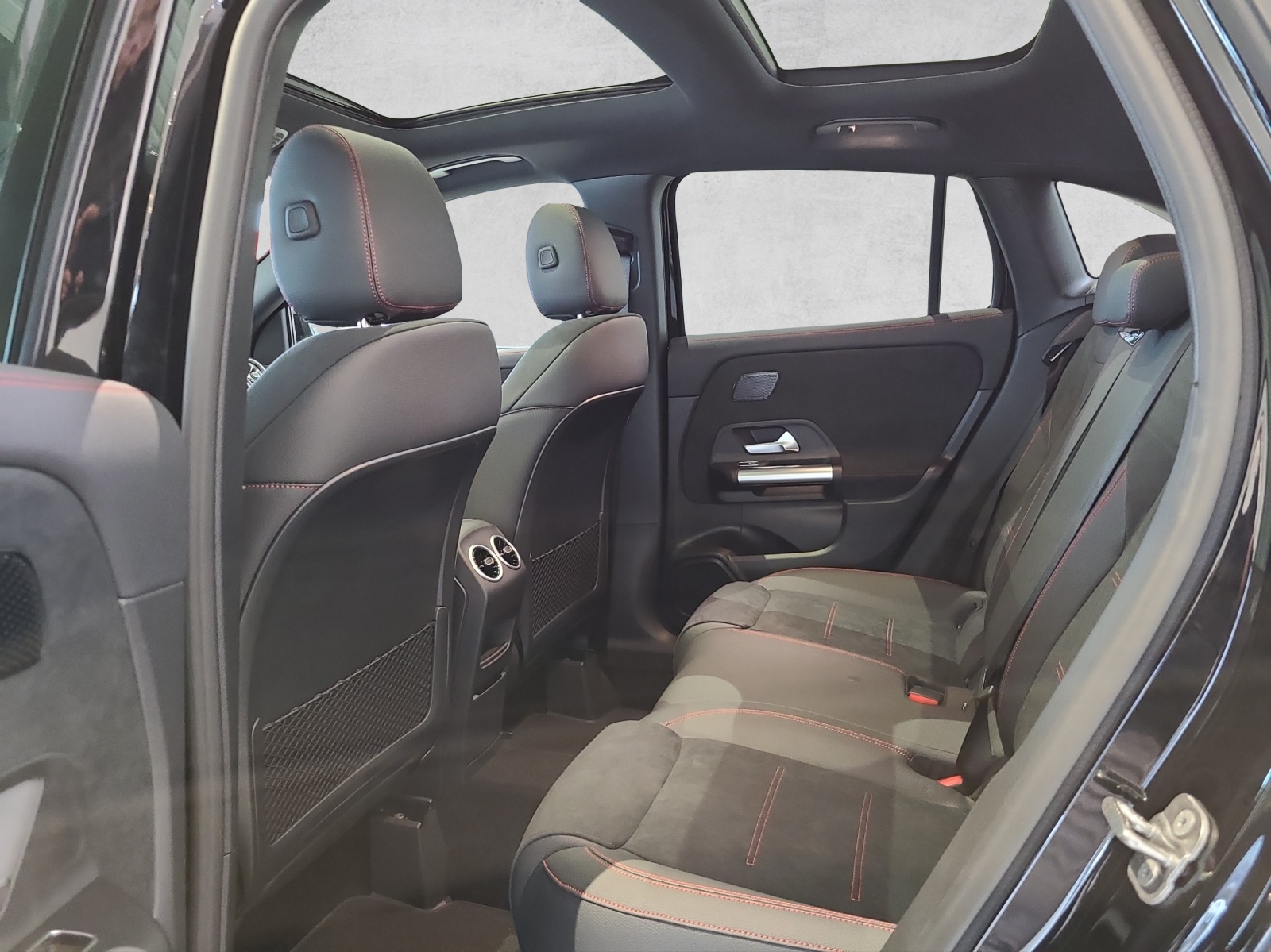 MERCEDES-BENZ GLA 250 4Matic 8G-DCT Swiss Star-image-10