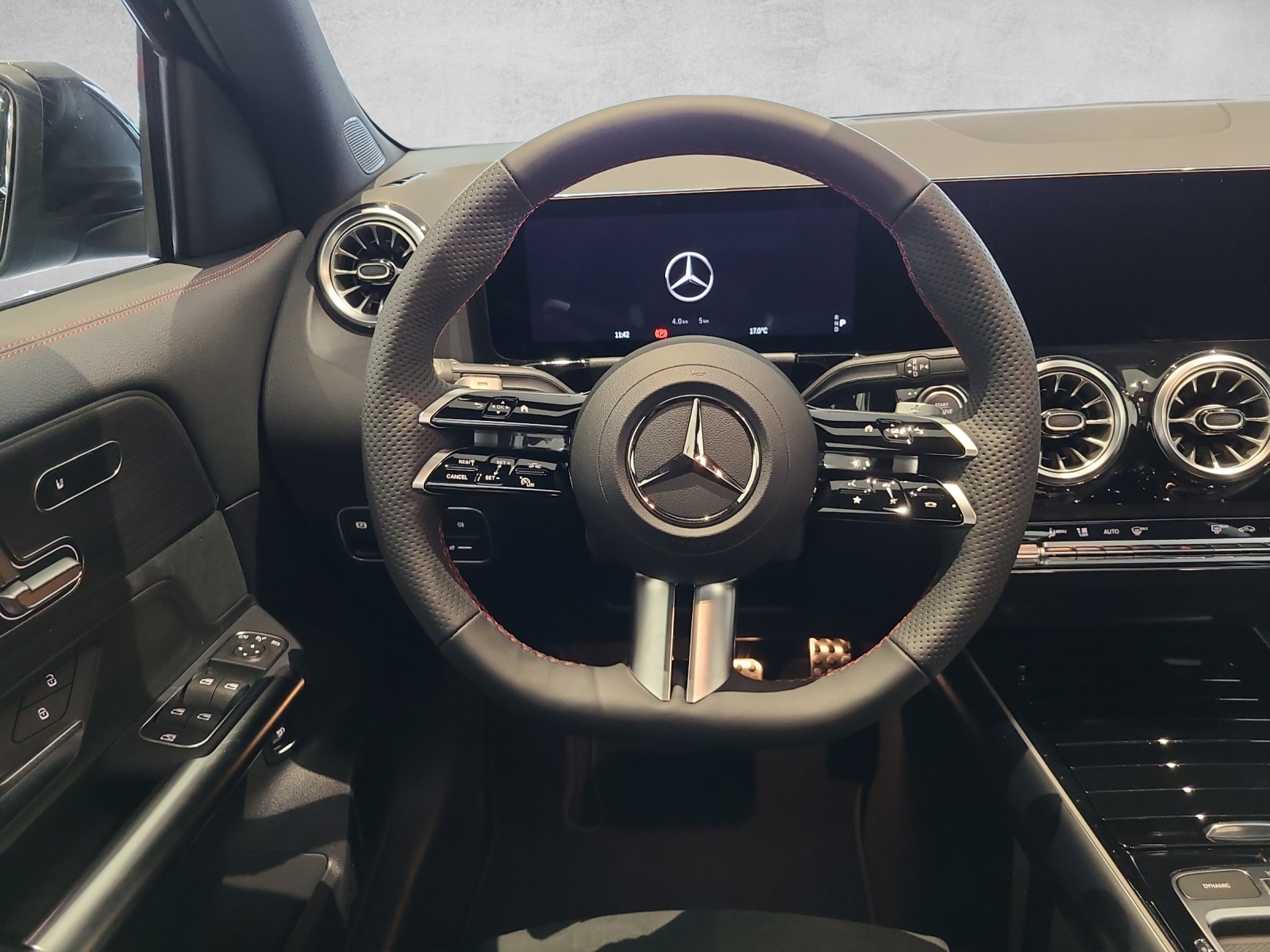 MERCEDES-BENZ GLA 250 4Matic 8G-DCT Swiss Star-image-12