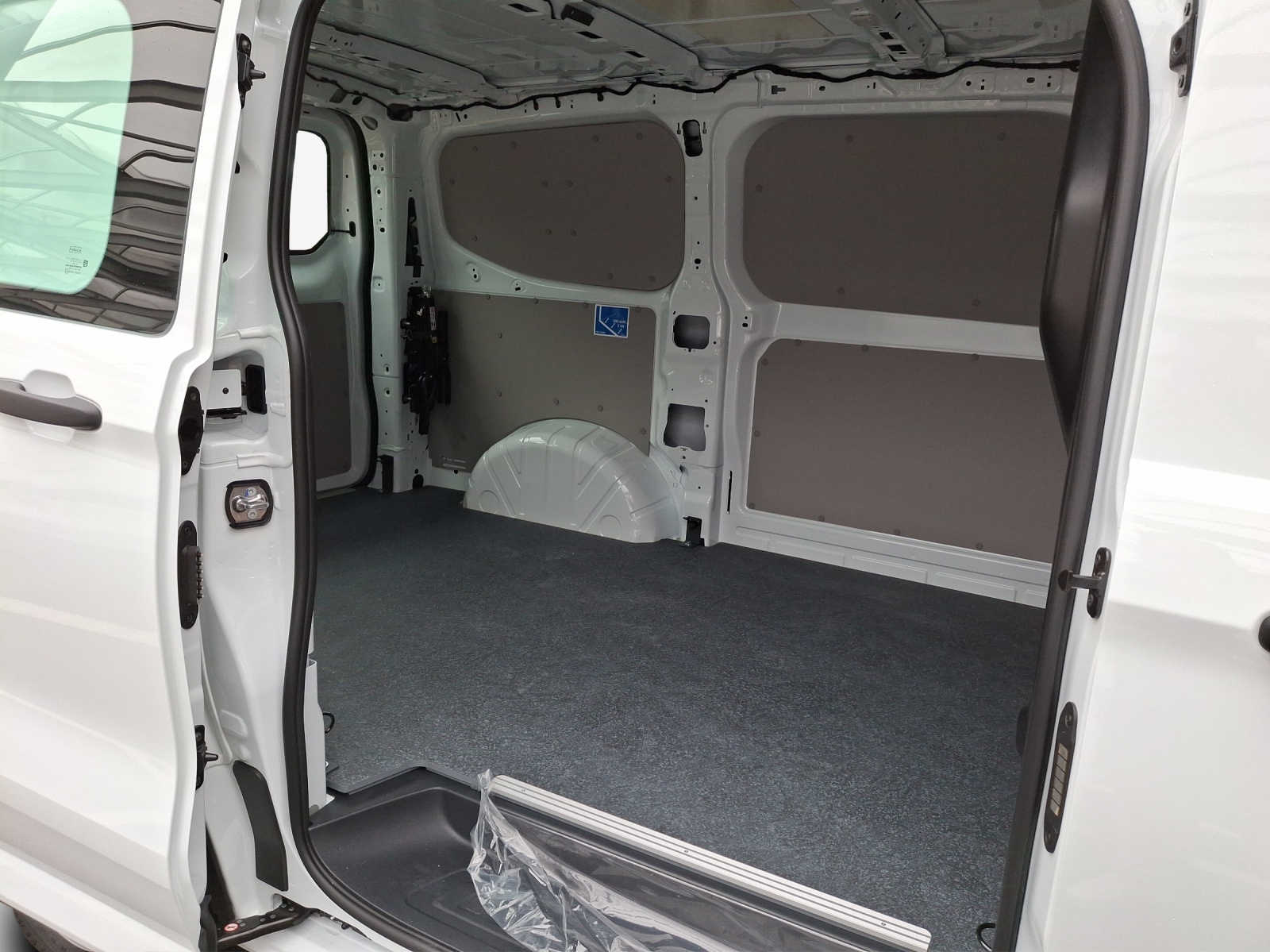 VW Transporter 2.0 TDI-image-11