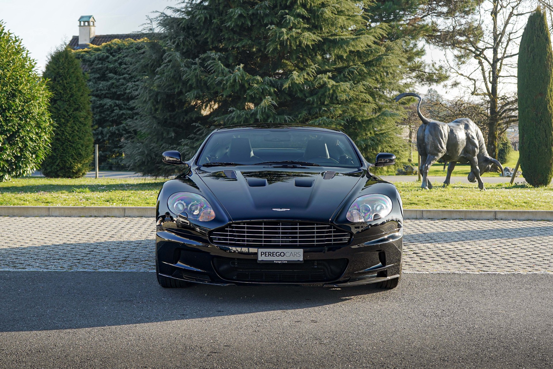 ASTON MARTIN DBS Coupé-image-2